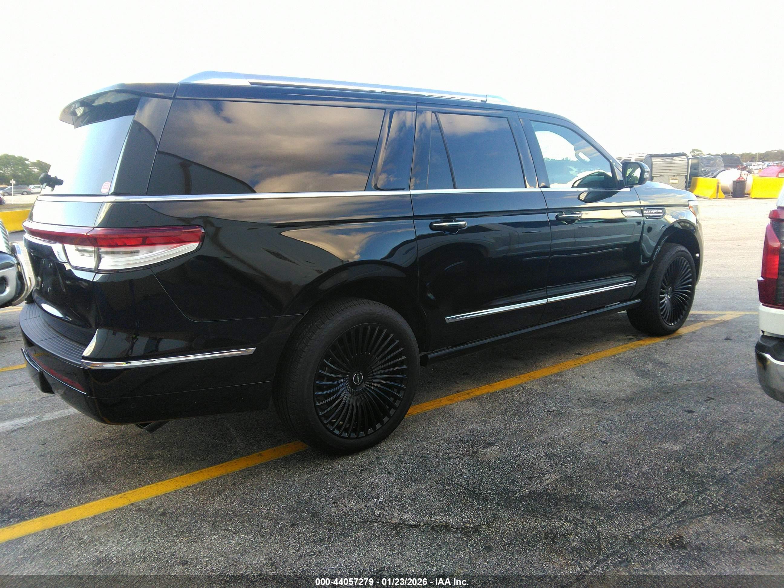LINCOLN NAVIGATOR image 4