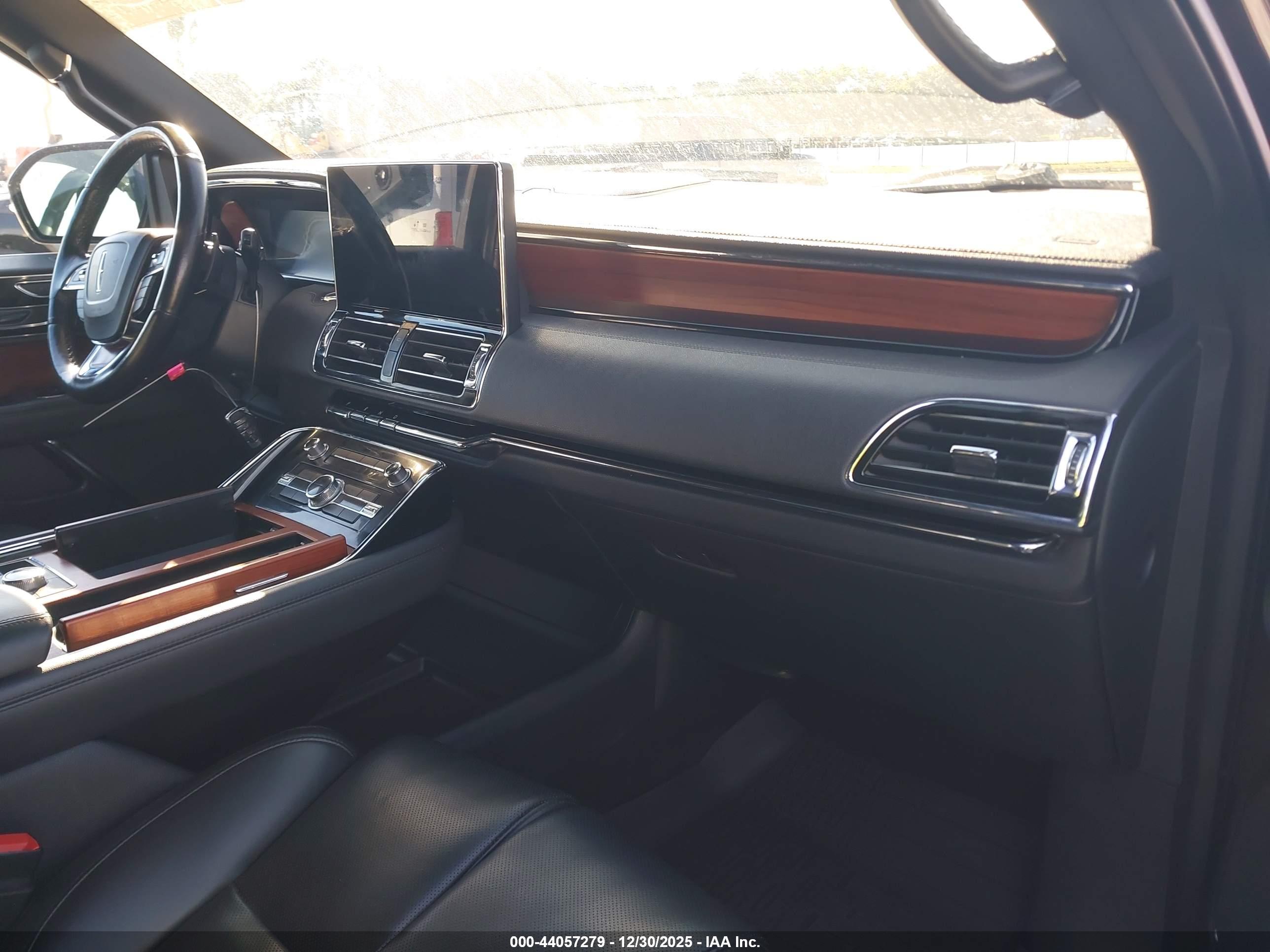 LINCOLN NAVIGATOR image 5