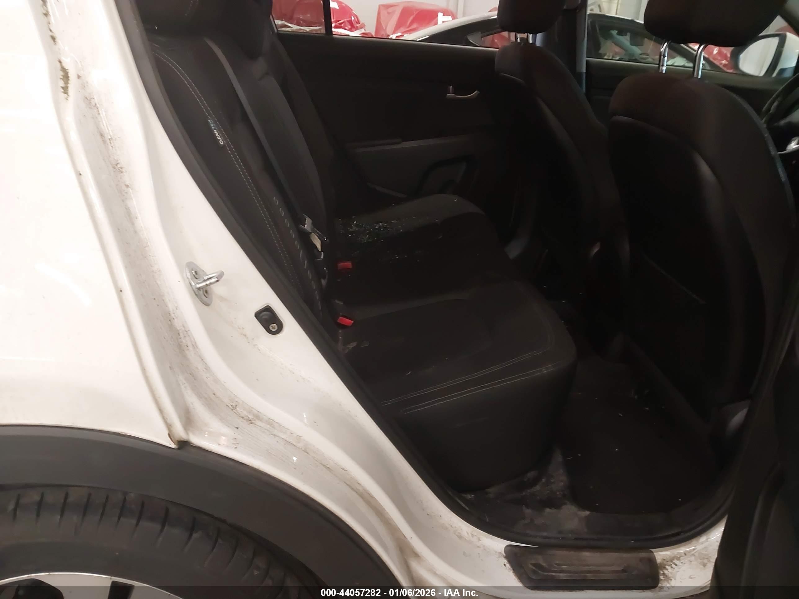KIA SPORTAGE image 8