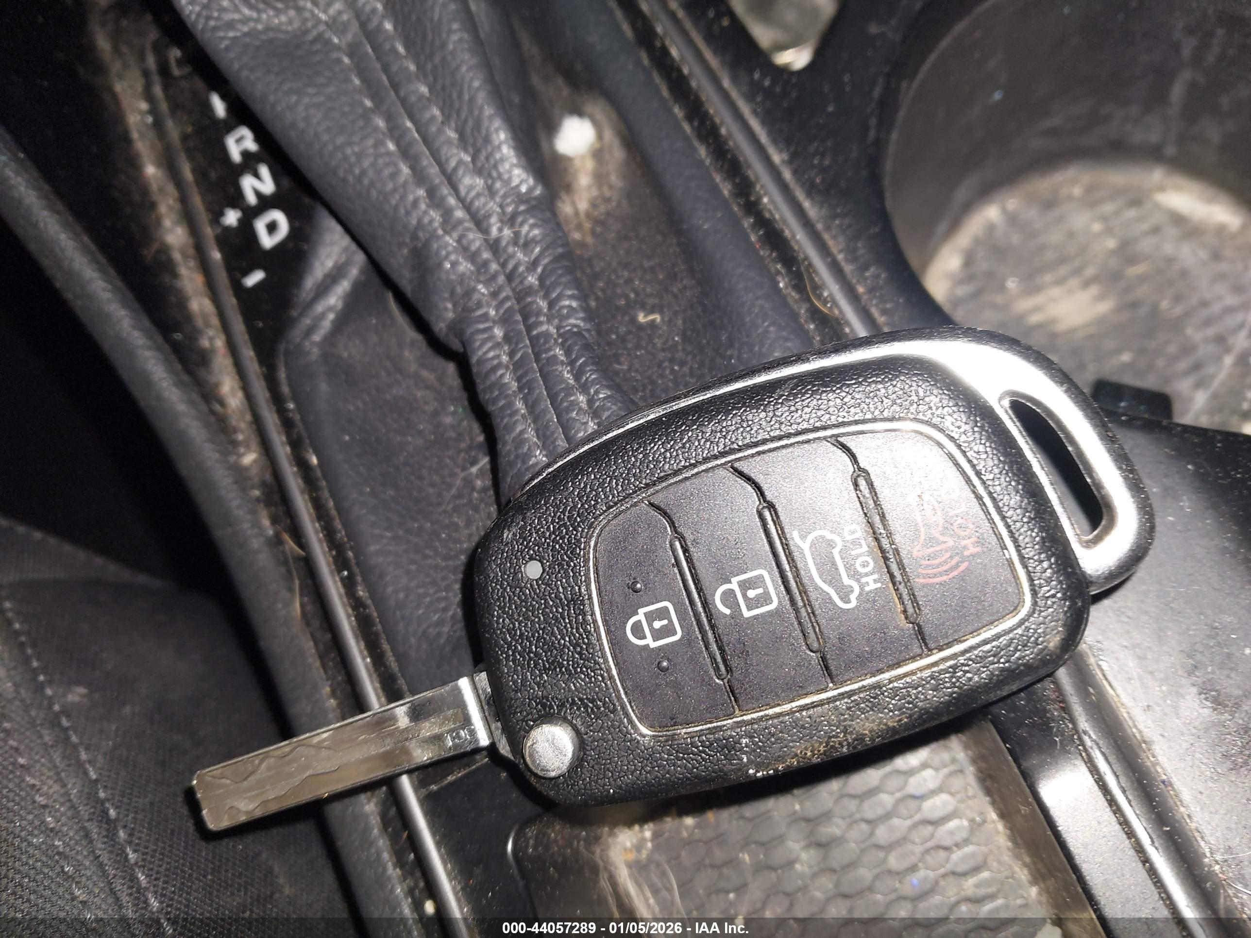 HYUNDAI TUCSON image 11