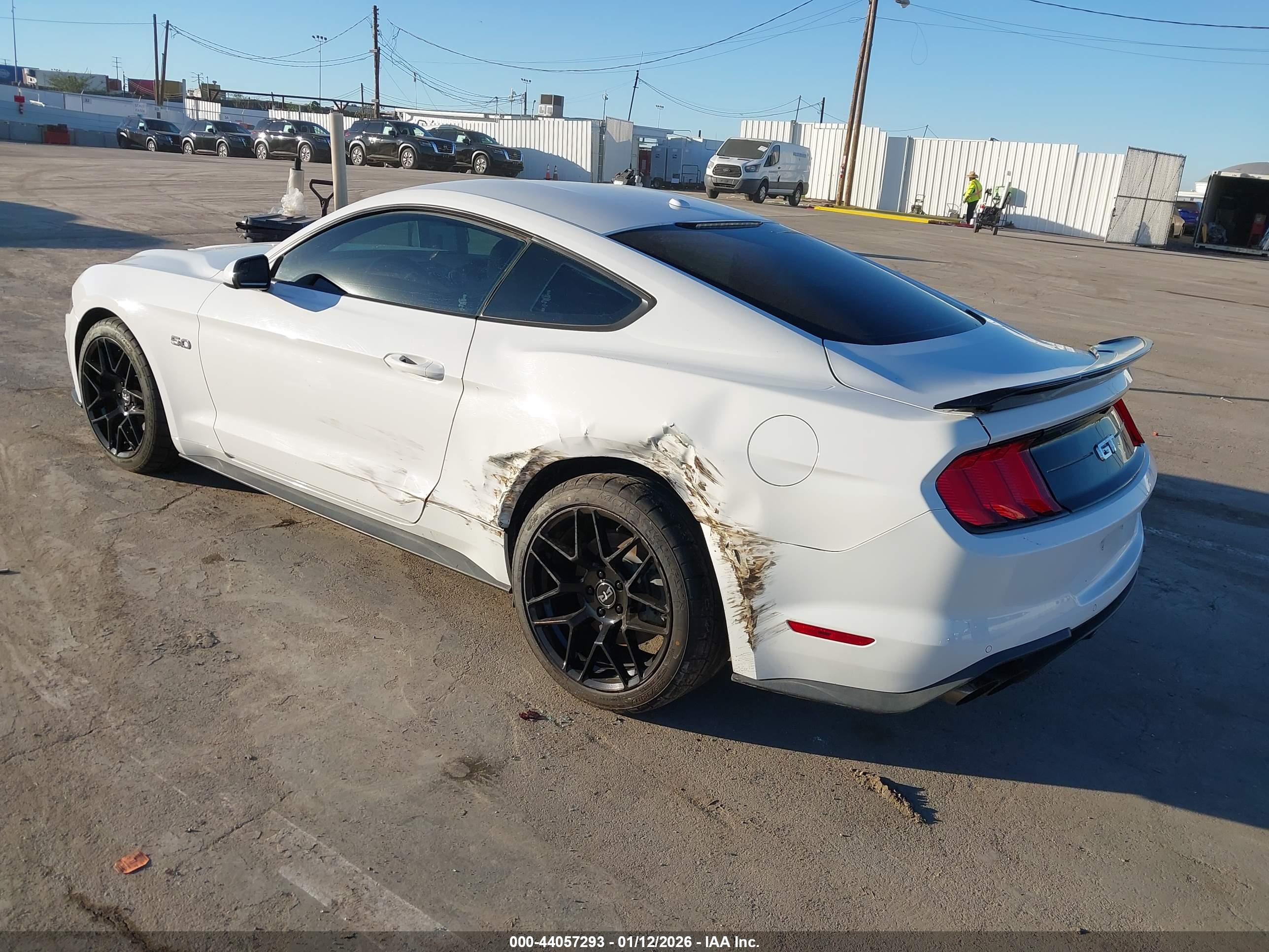 FORD MUSTANG image 3