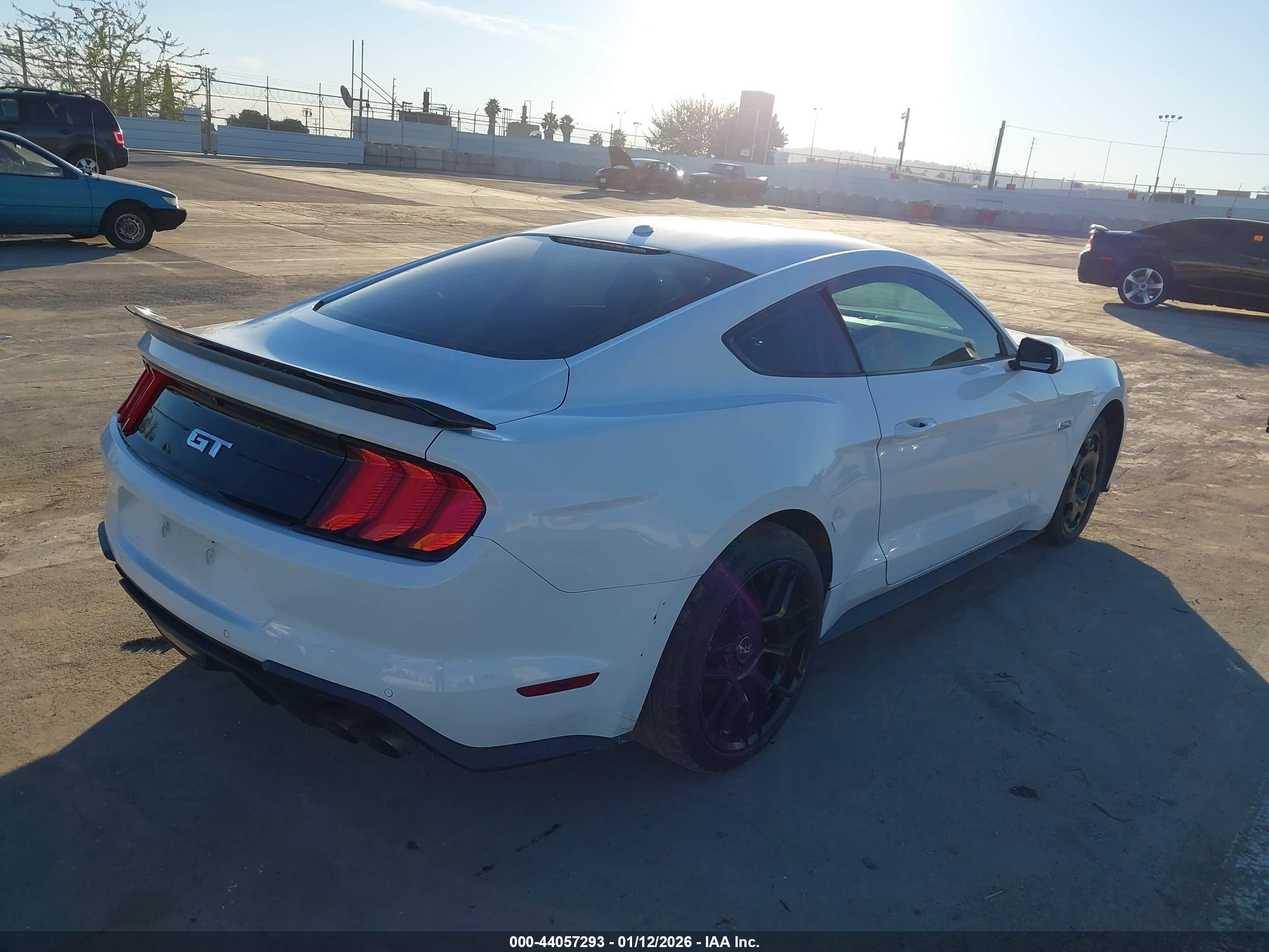 FORD MUSTANG image 4