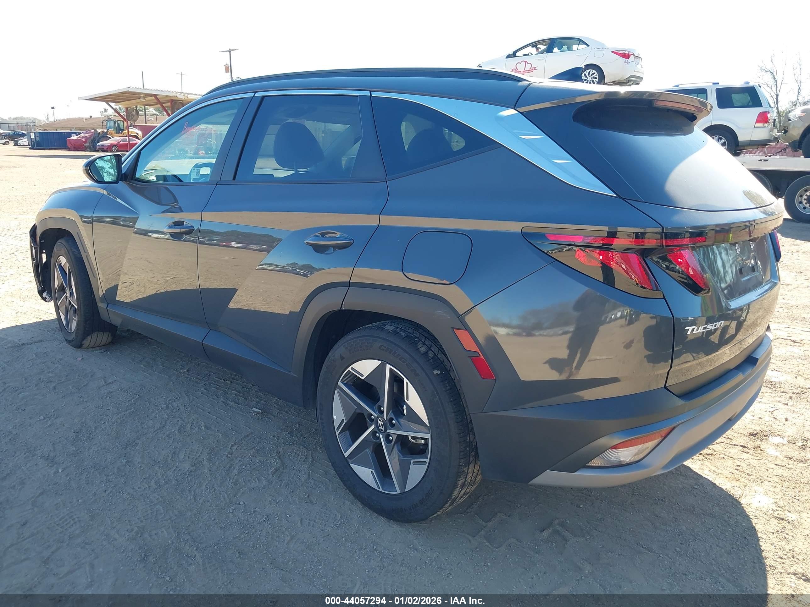 HYUNDAI TUCSON image 3