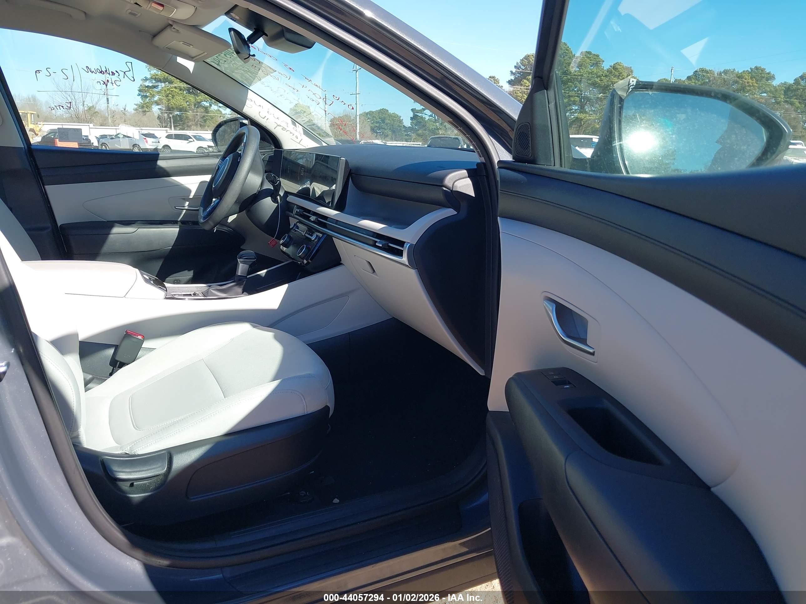 HYUNDAI TUCSON image 5