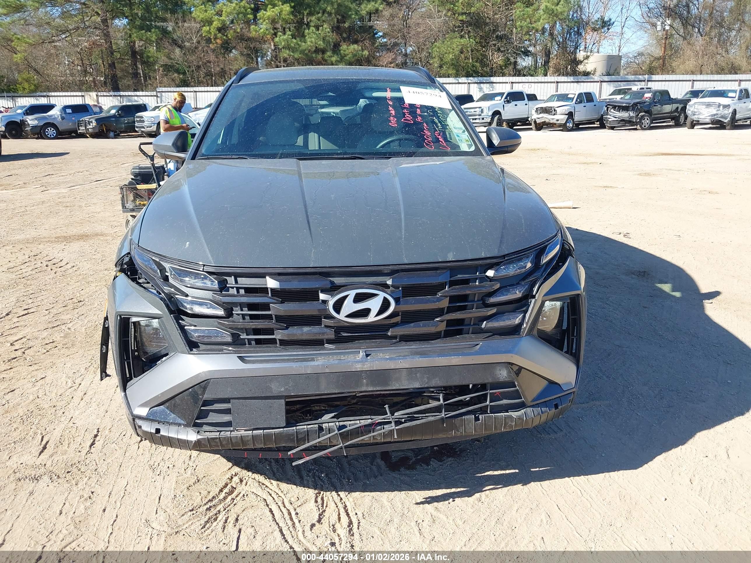 HYUNDAI TUCSON image 6
