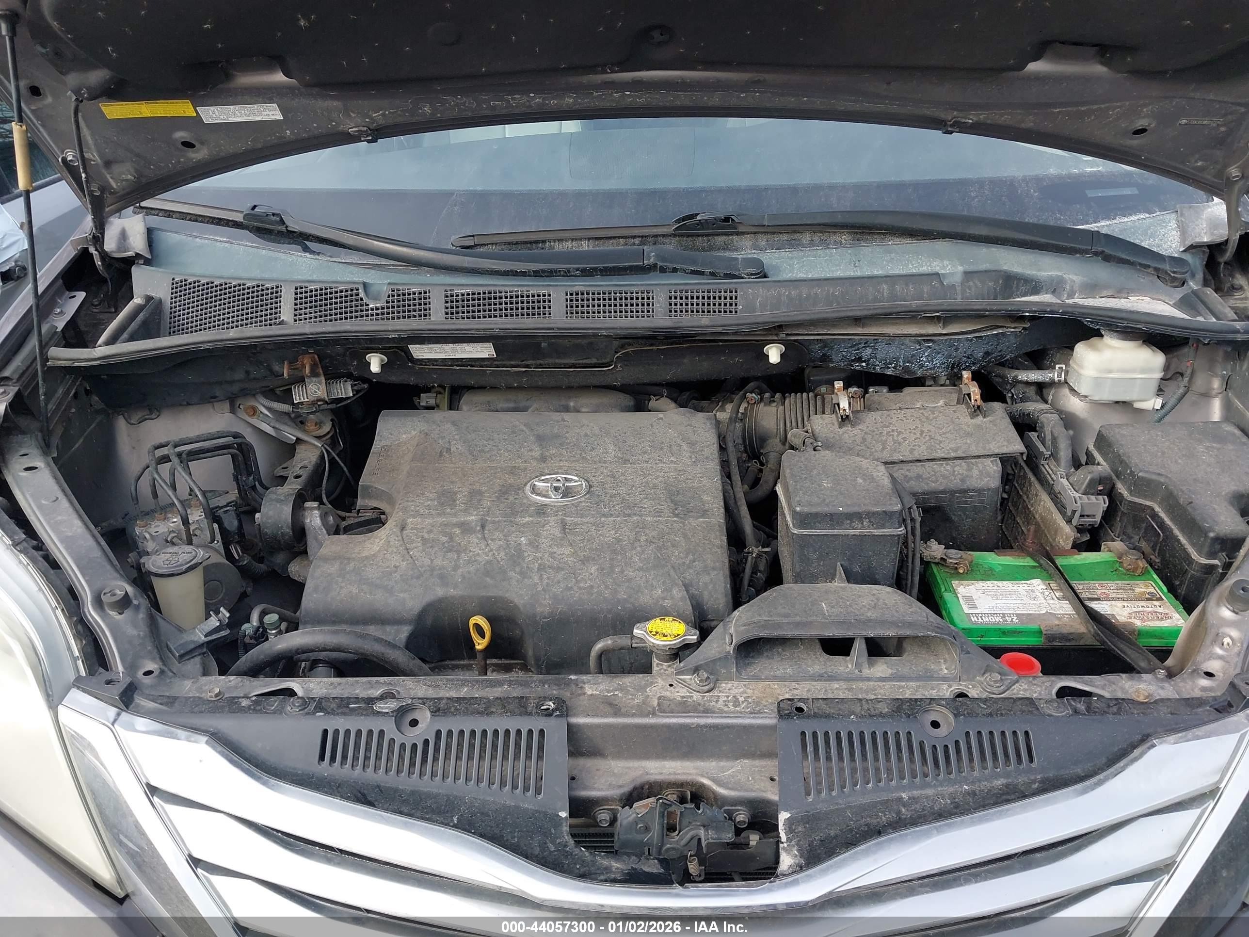 TOYOTA SIENNA image 10