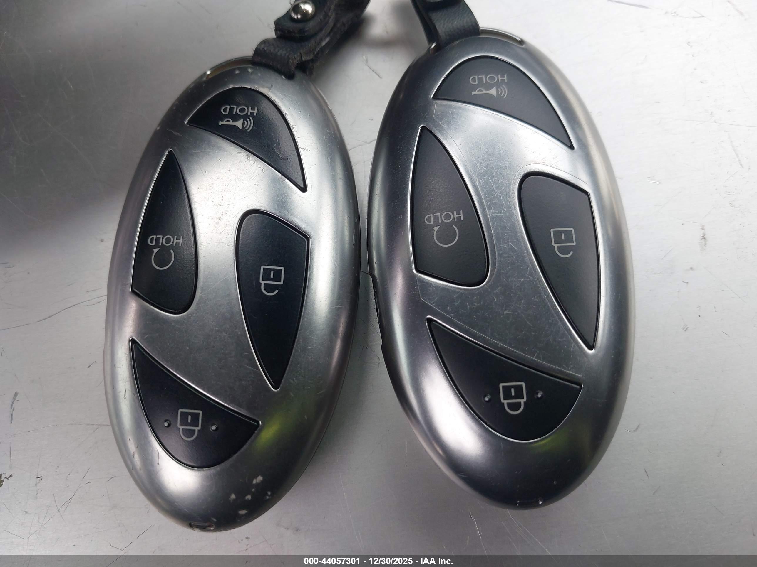 HYUNDAI SANTA image 11