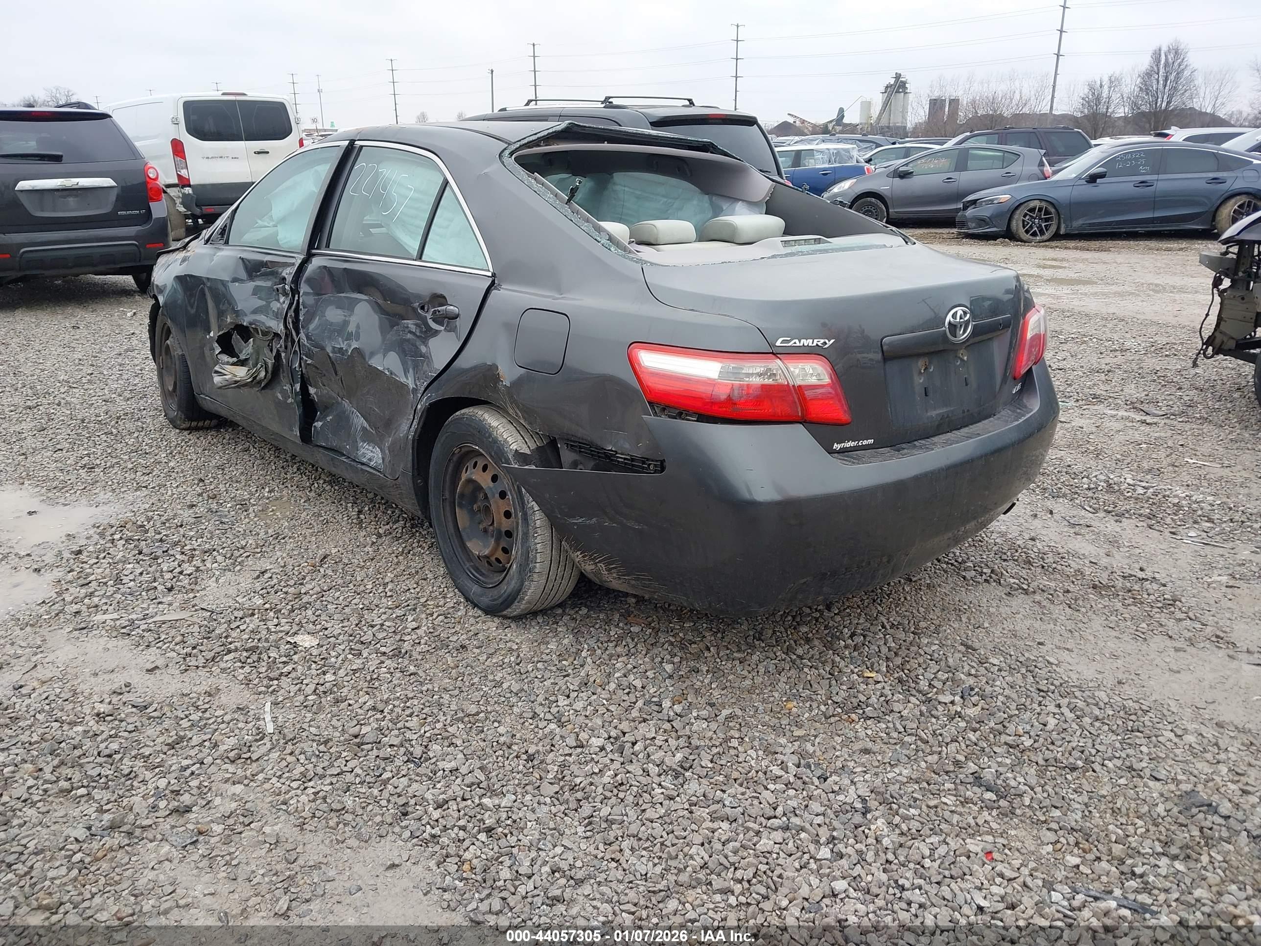 TOYOTA CAMRY image 3