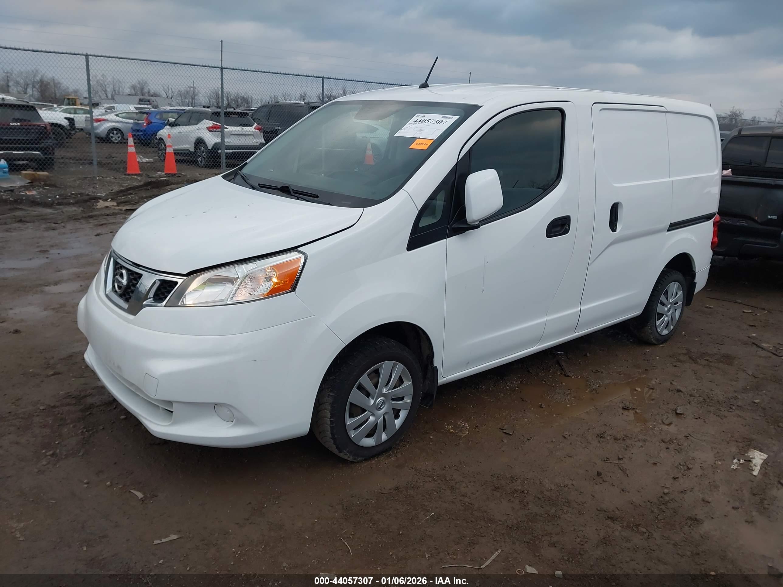 NISSAN NV200 image 2