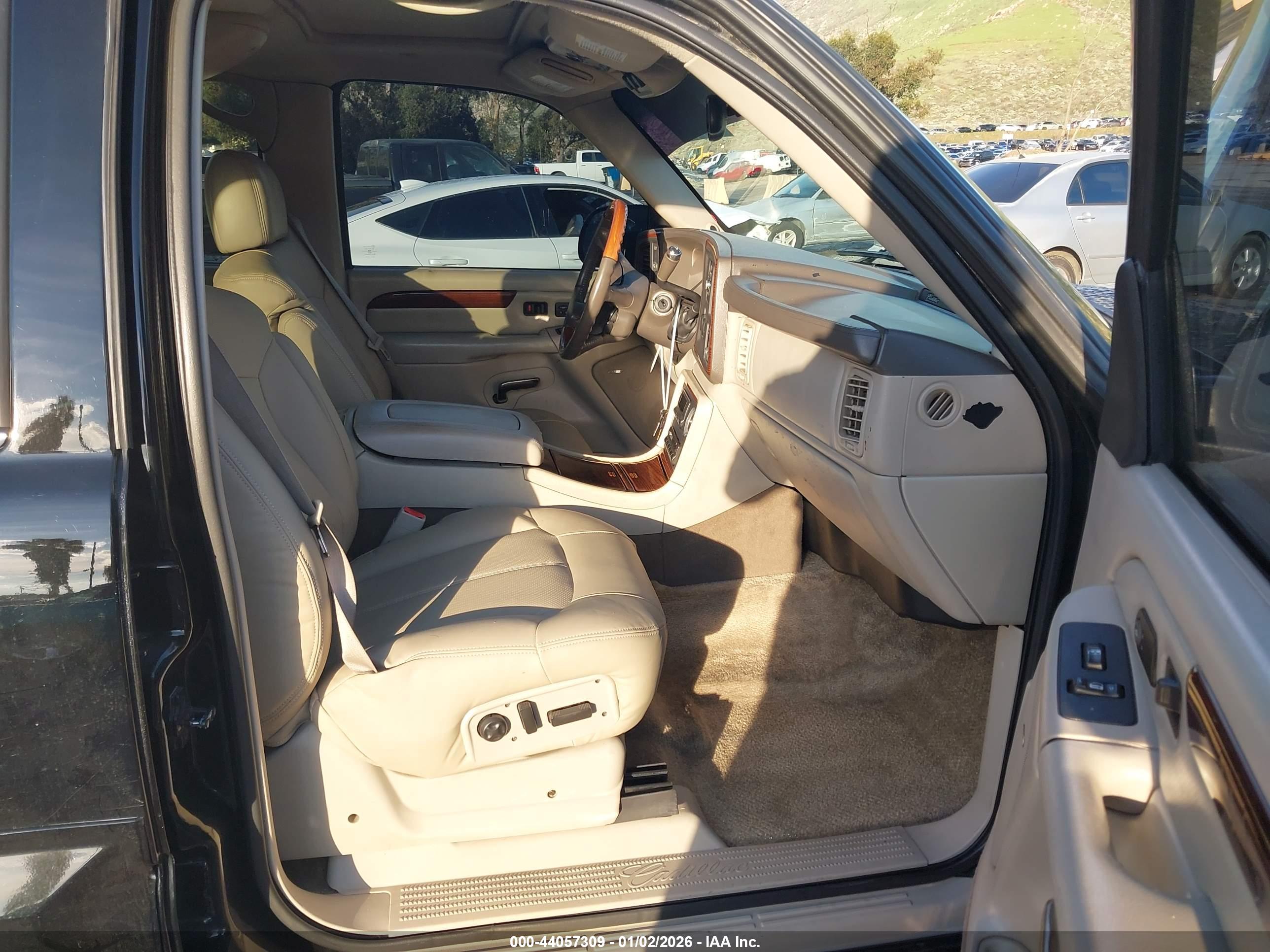 CADILLAC ESCALADE image 5