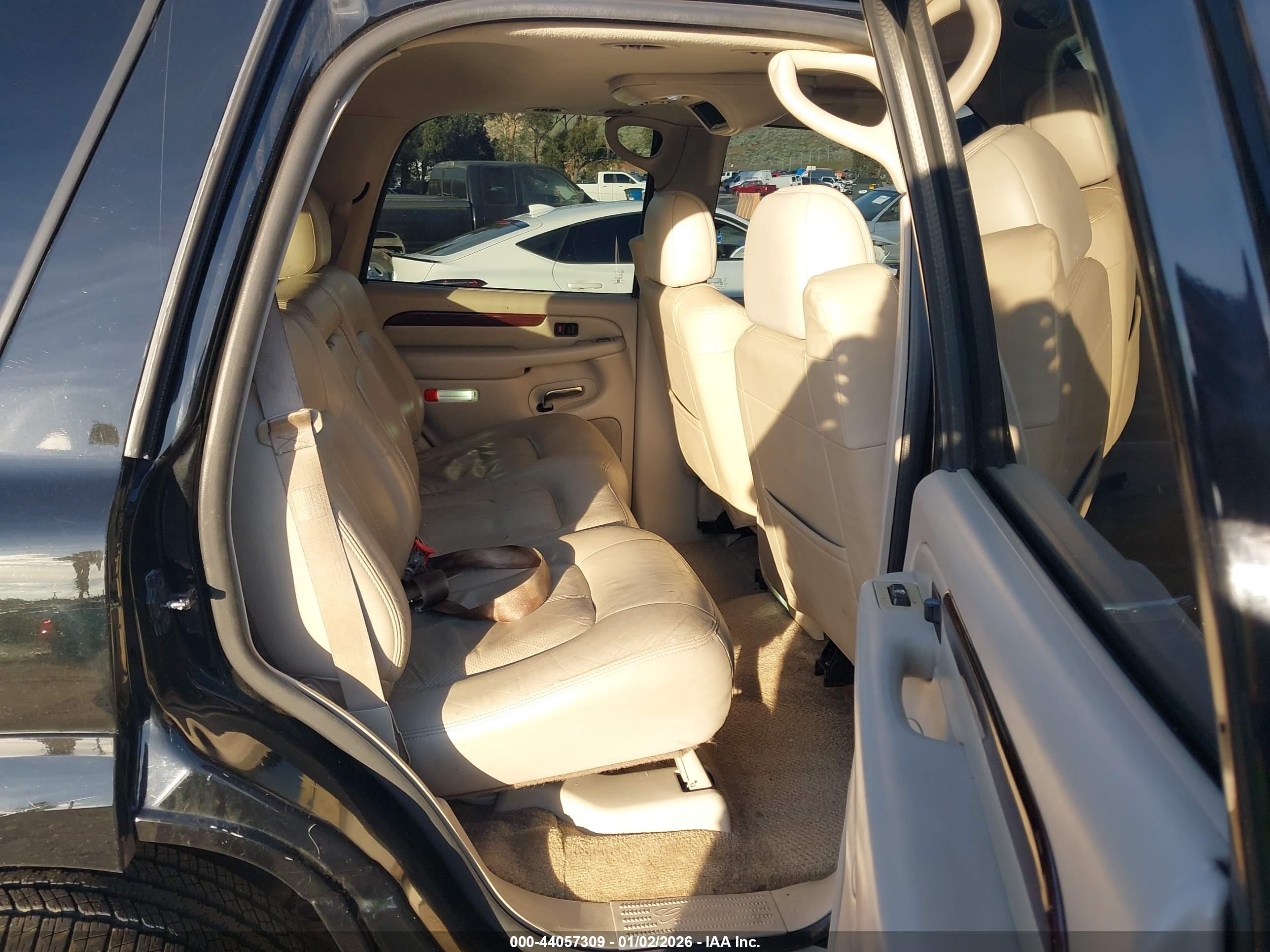 CADILLAC ESCALADE image 8