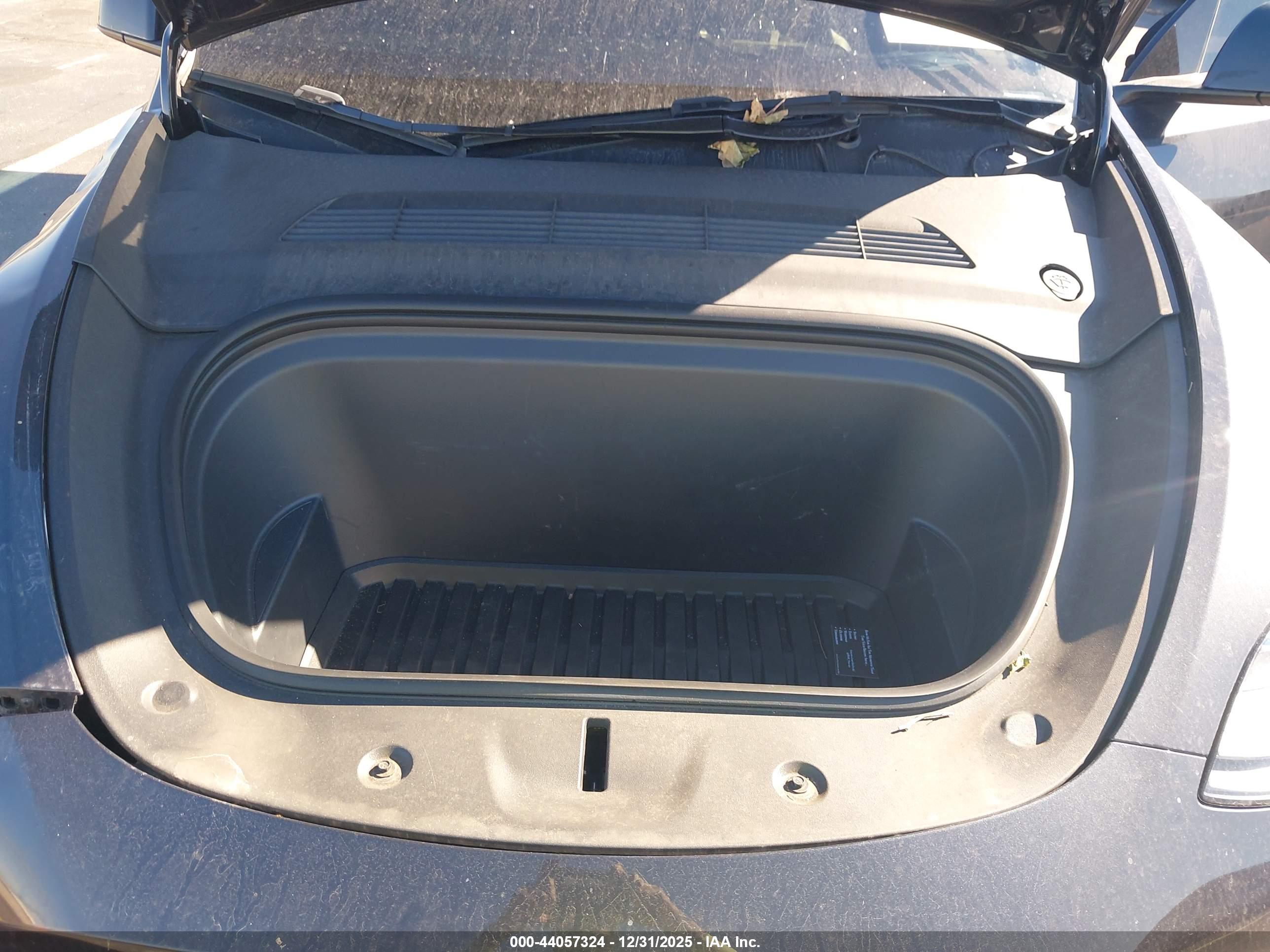 TESLA MODEL image 10