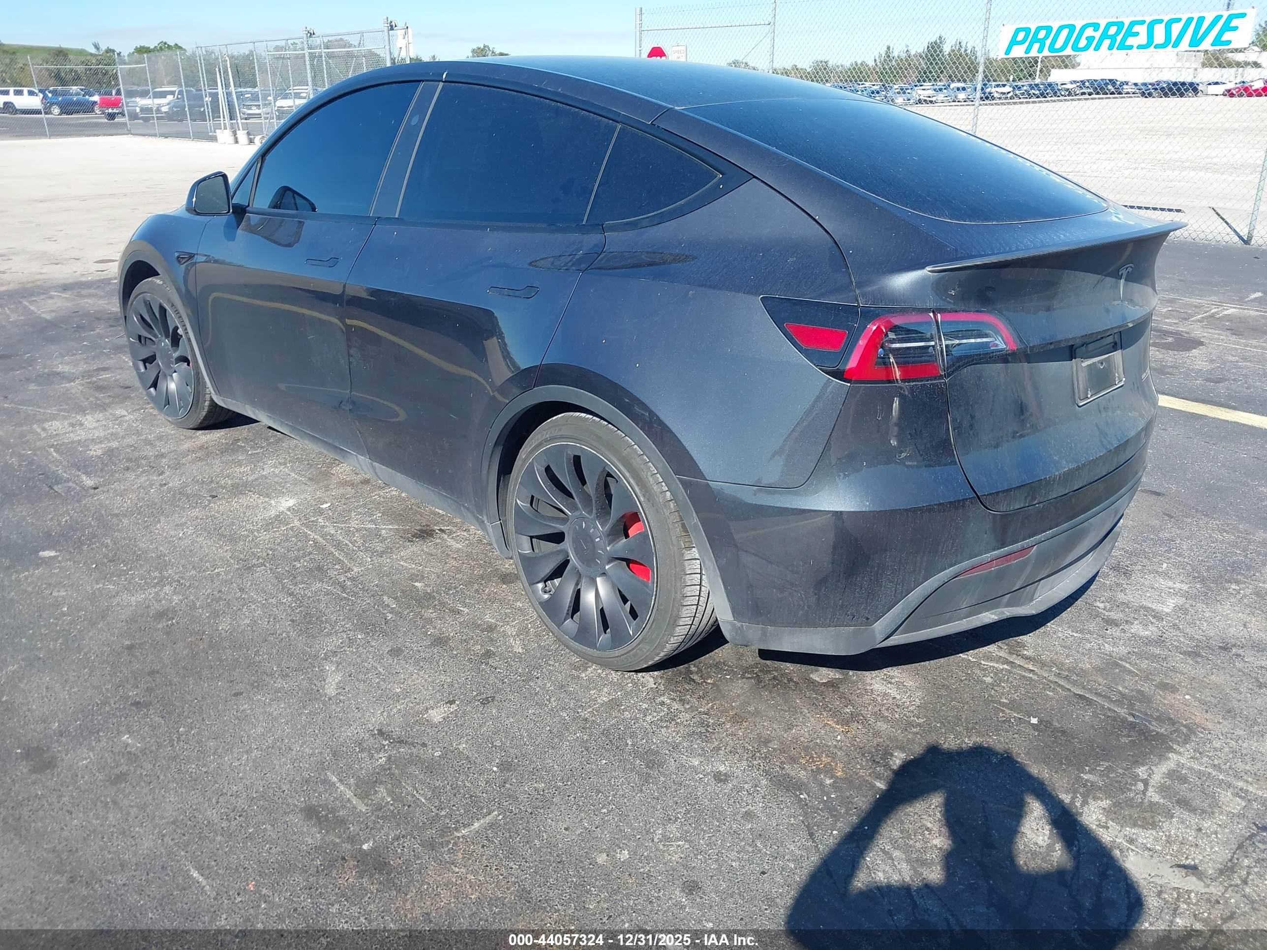TESLA MODEL image 3