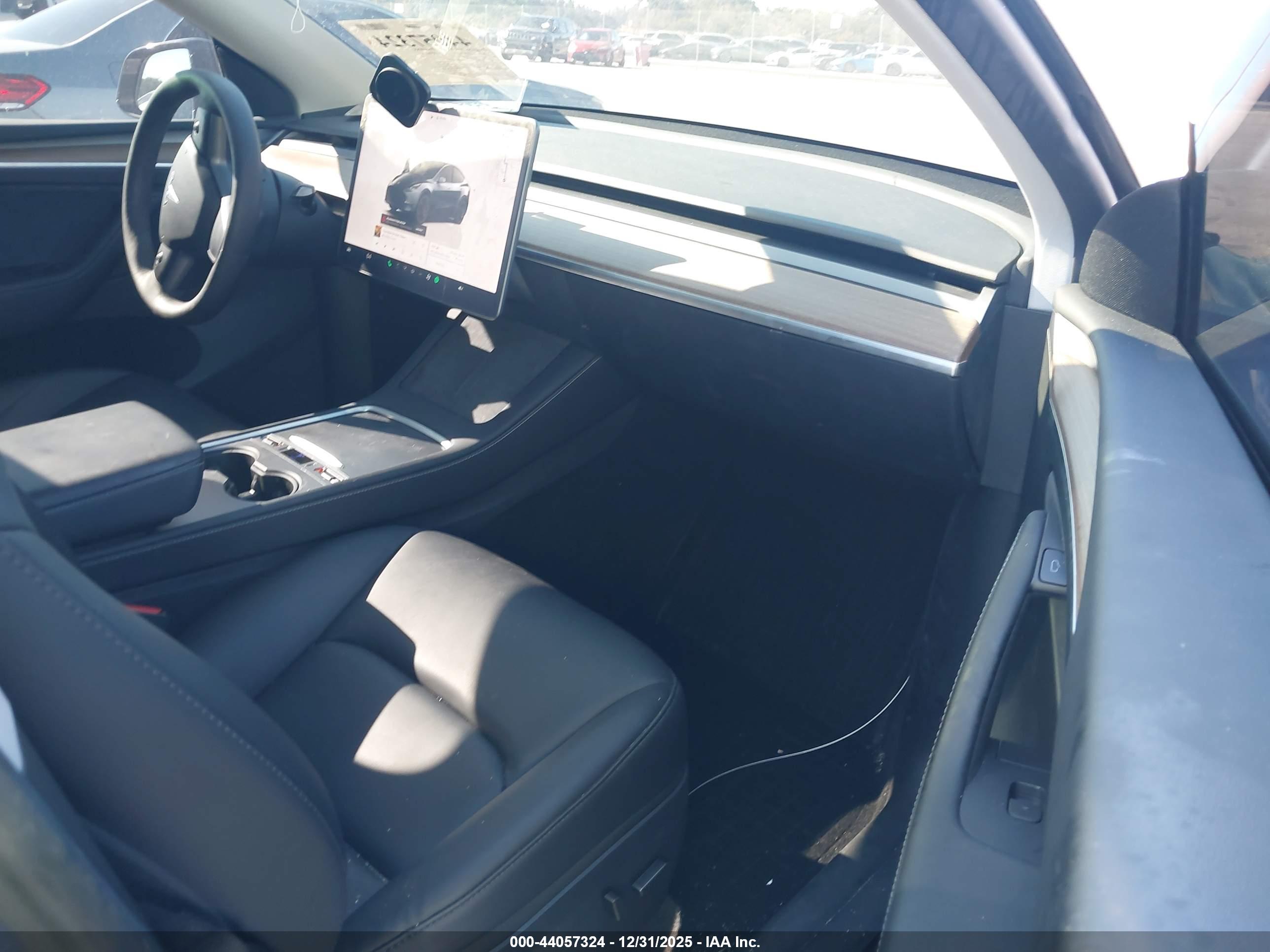 TESLA MODEL image 5