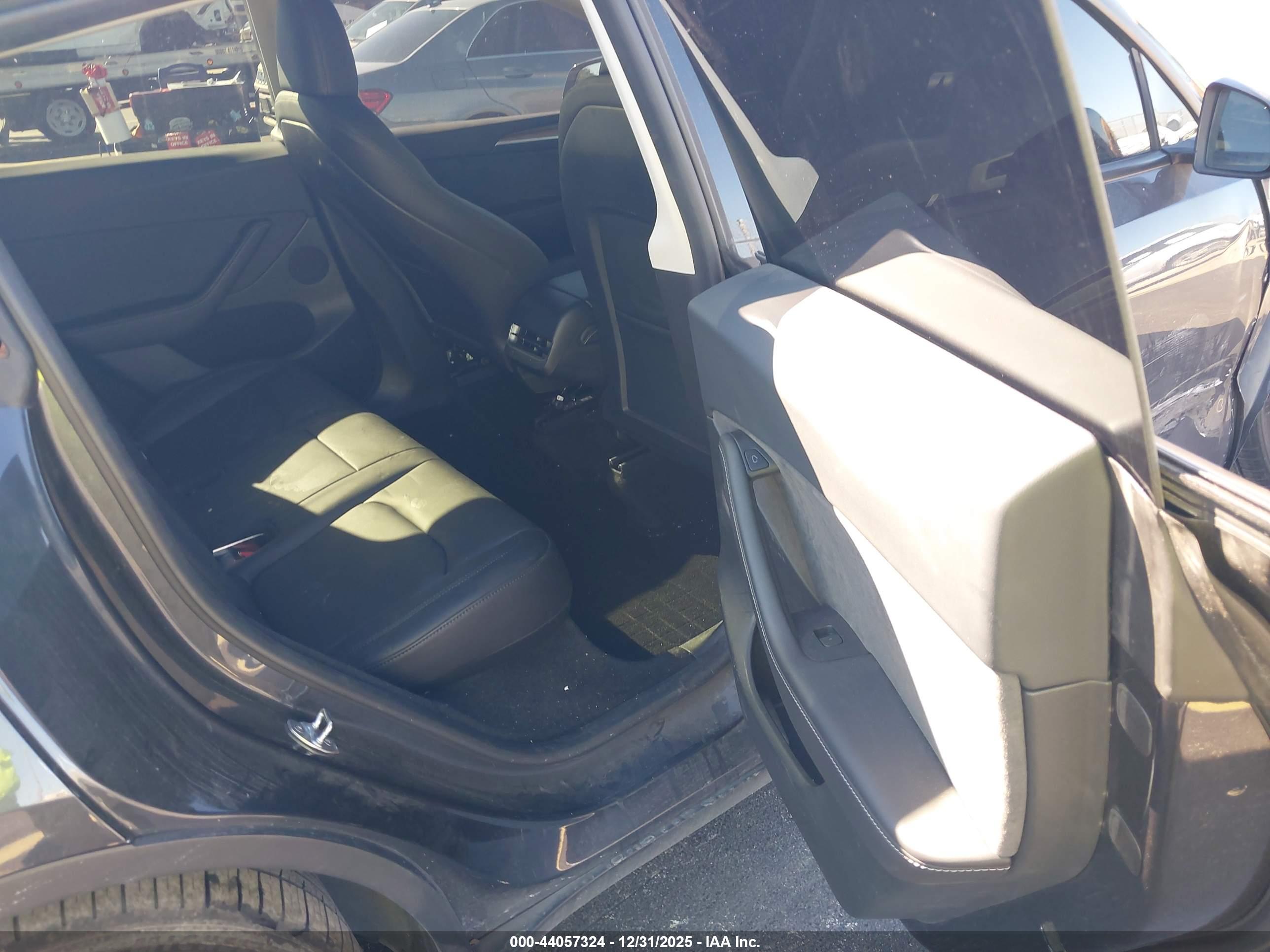 TESLA MODEL image 8