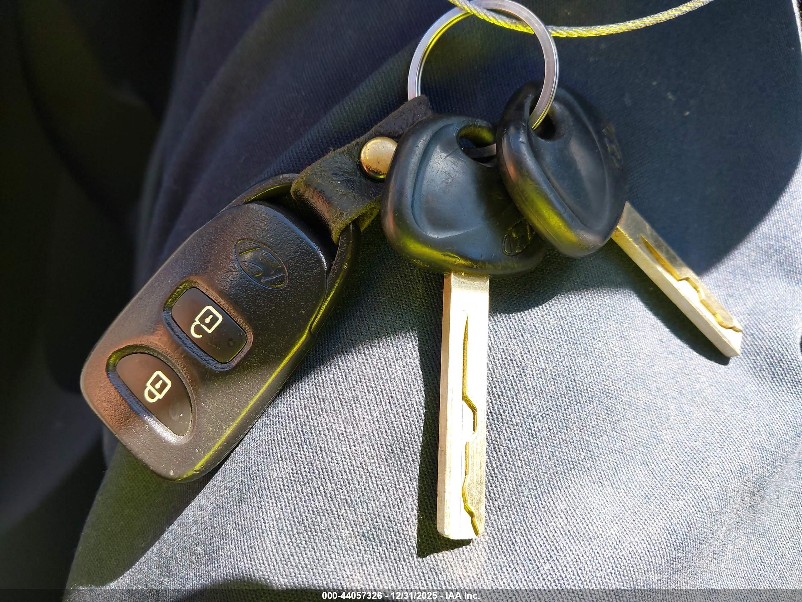HYUNDAI ACCENT image 11