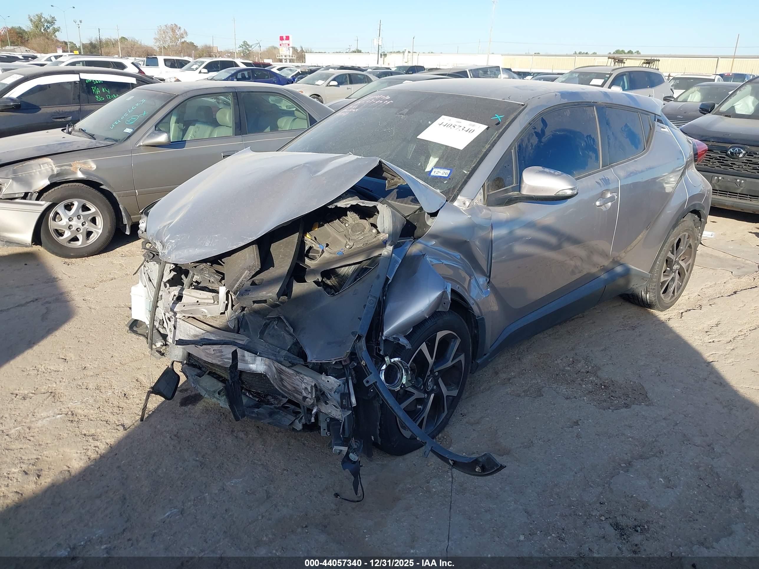 TOYOTA C-HR image 2