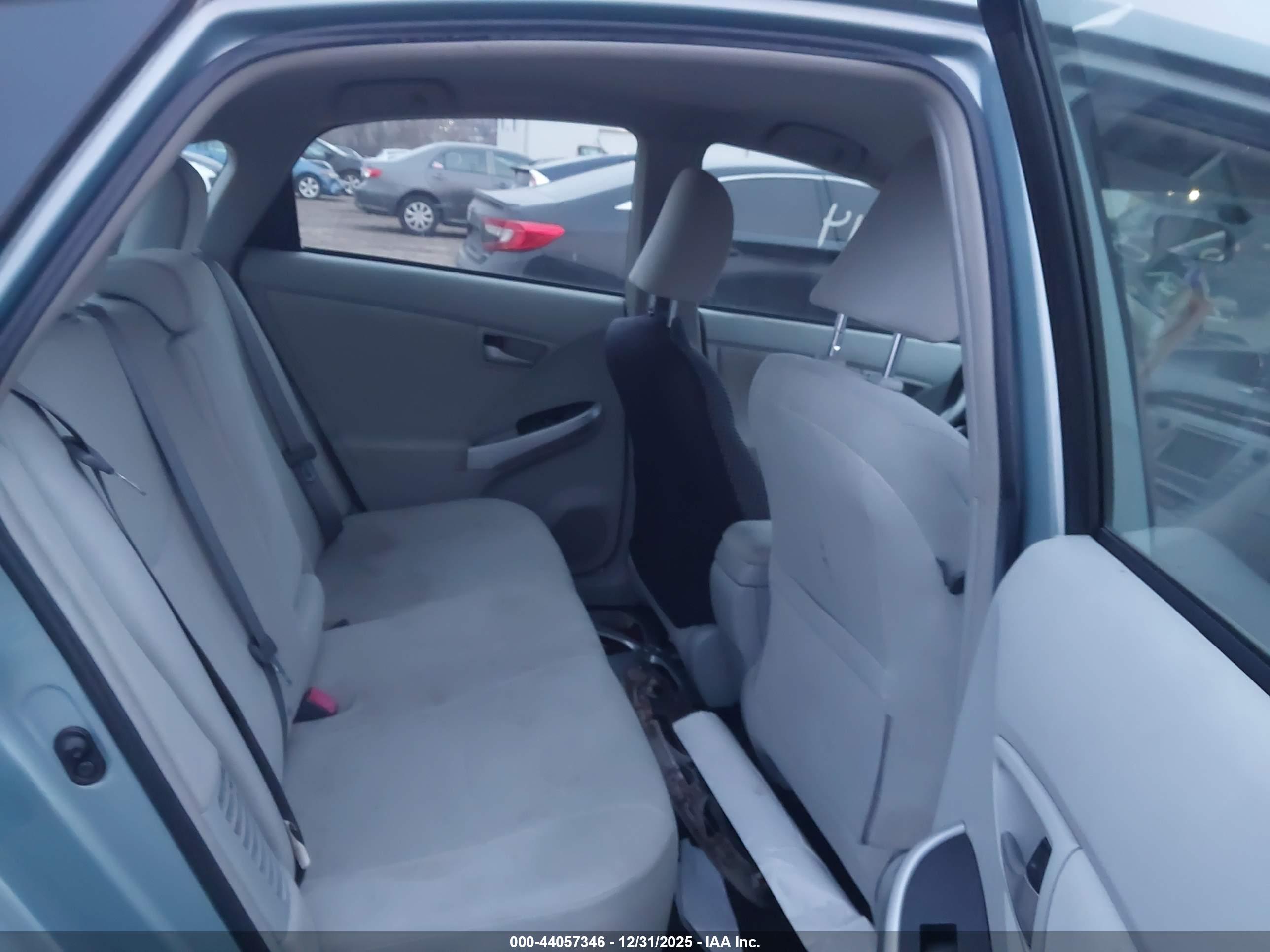 TOYOTA PRIUS image 8