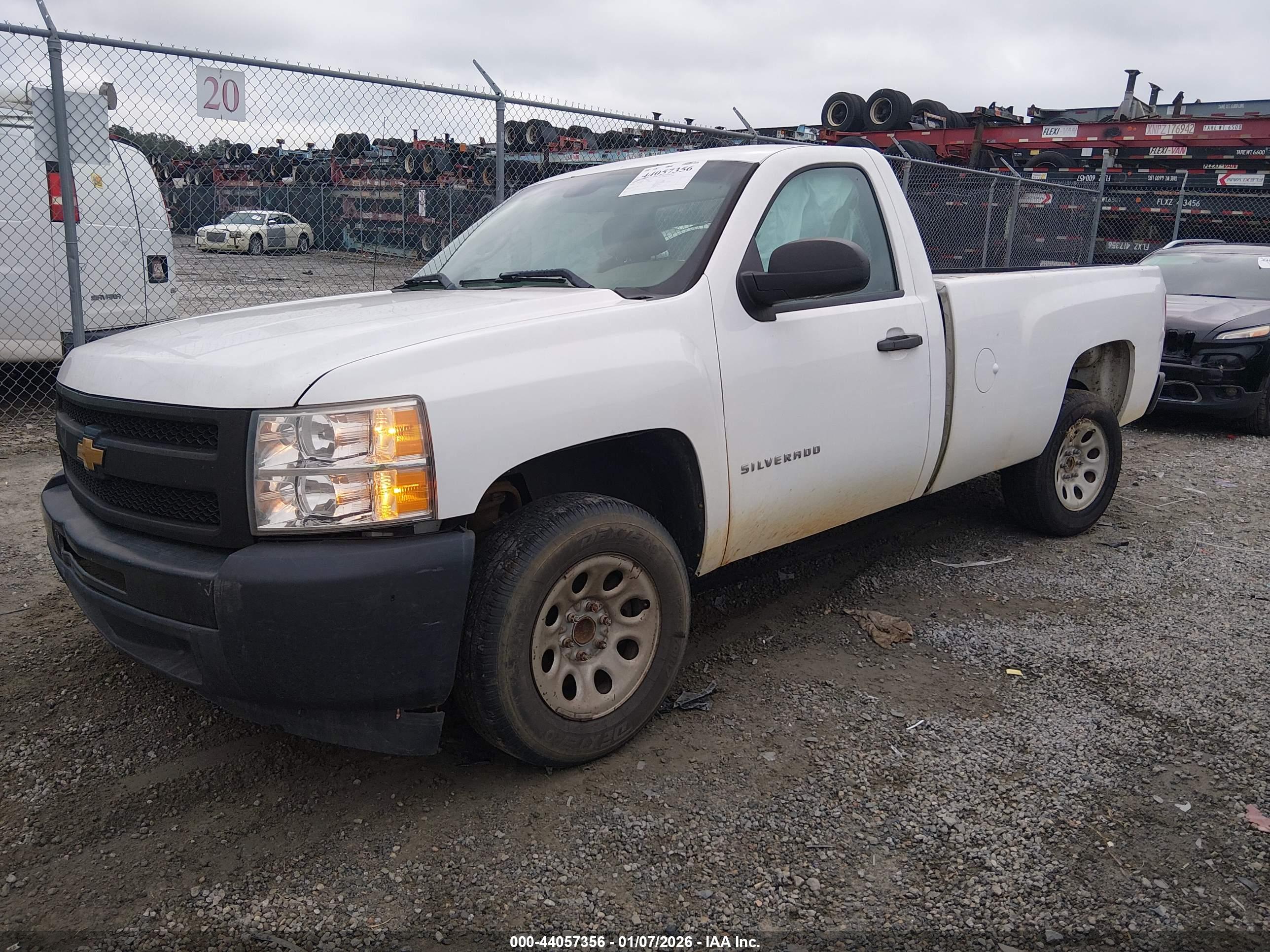 CHEVROLET SILVERADO image 2