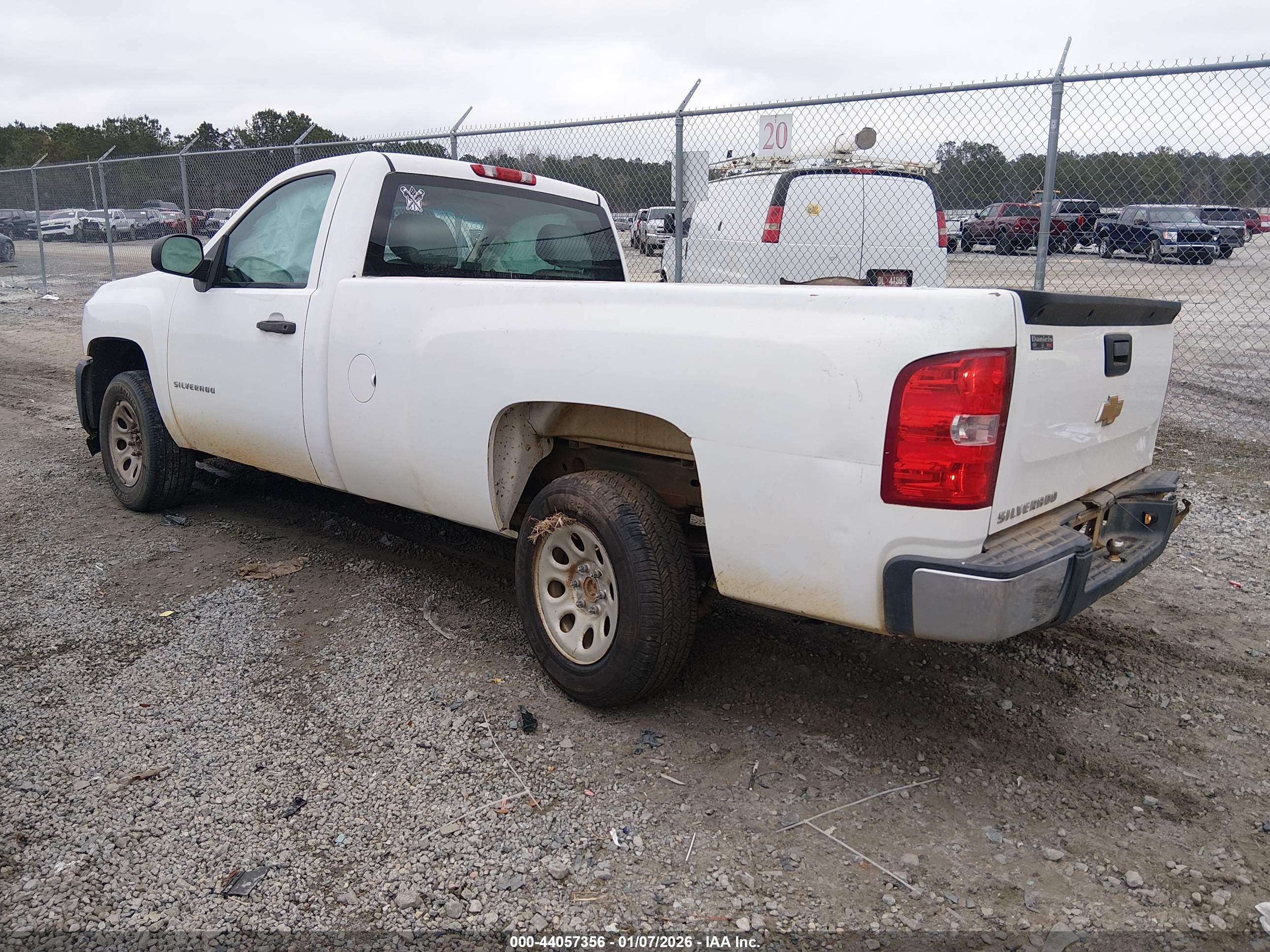 CHEVROLET SILVERADO image 3