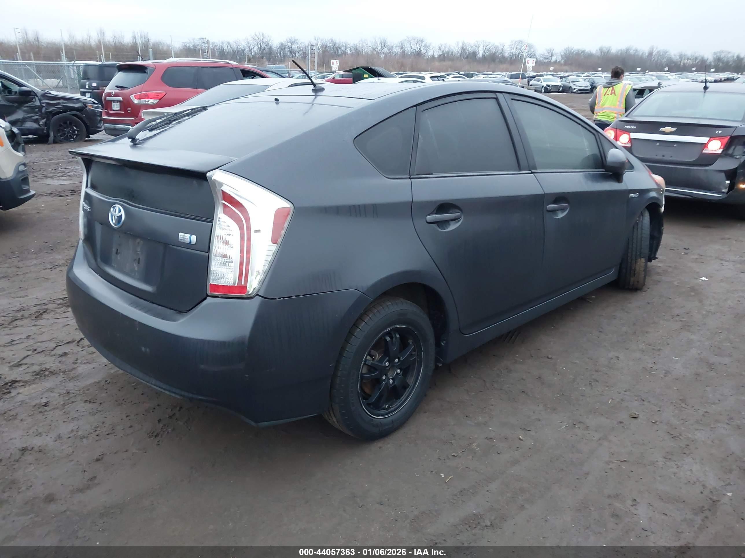TOYOTA PRIUS image 4