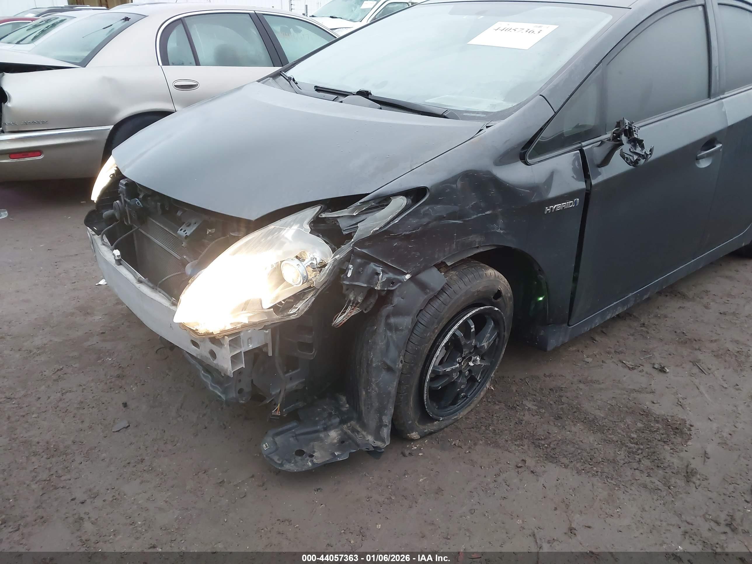 TOYOTA PRIUS image 6