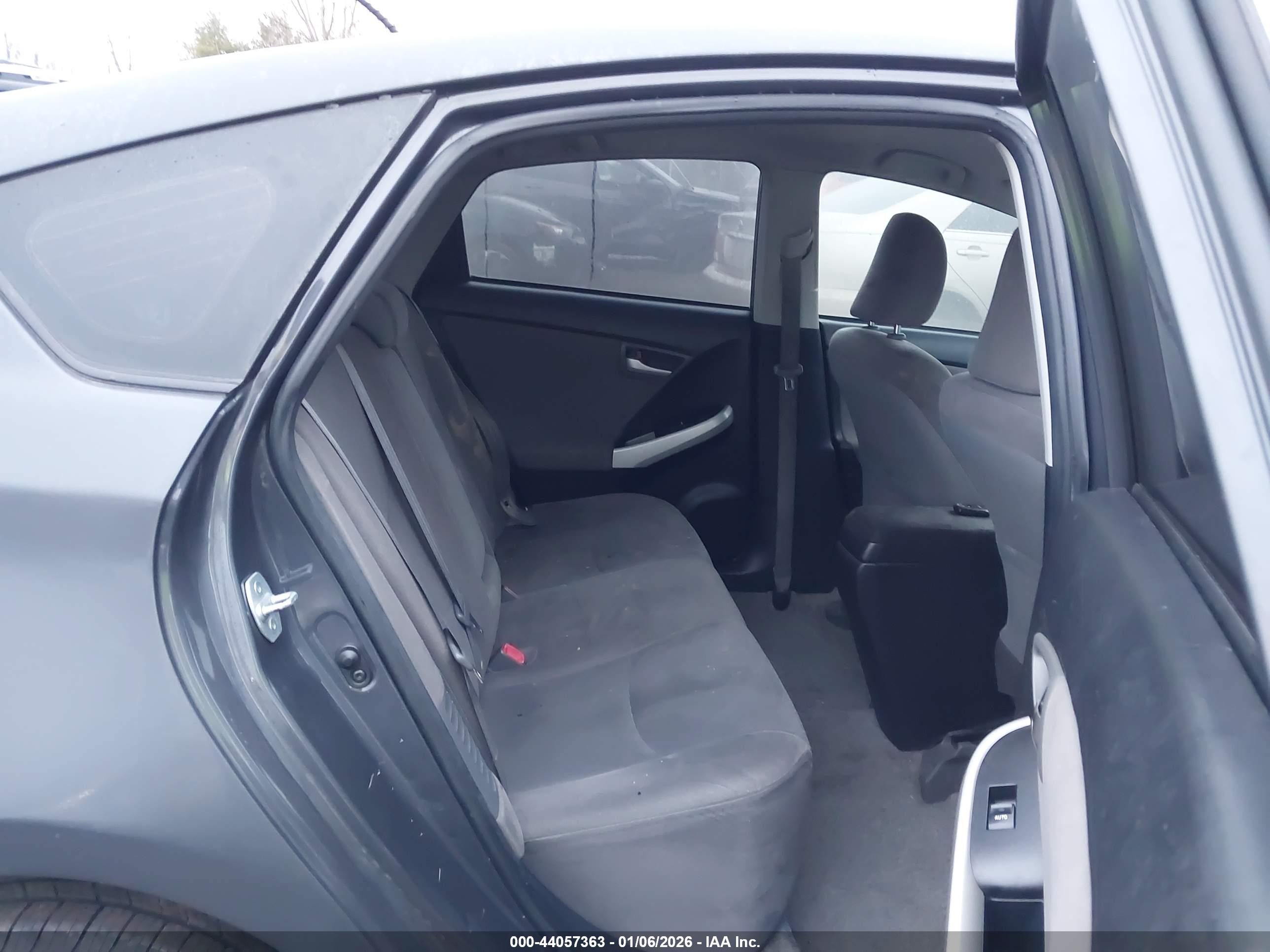 TOYOTA PRIUS image 8