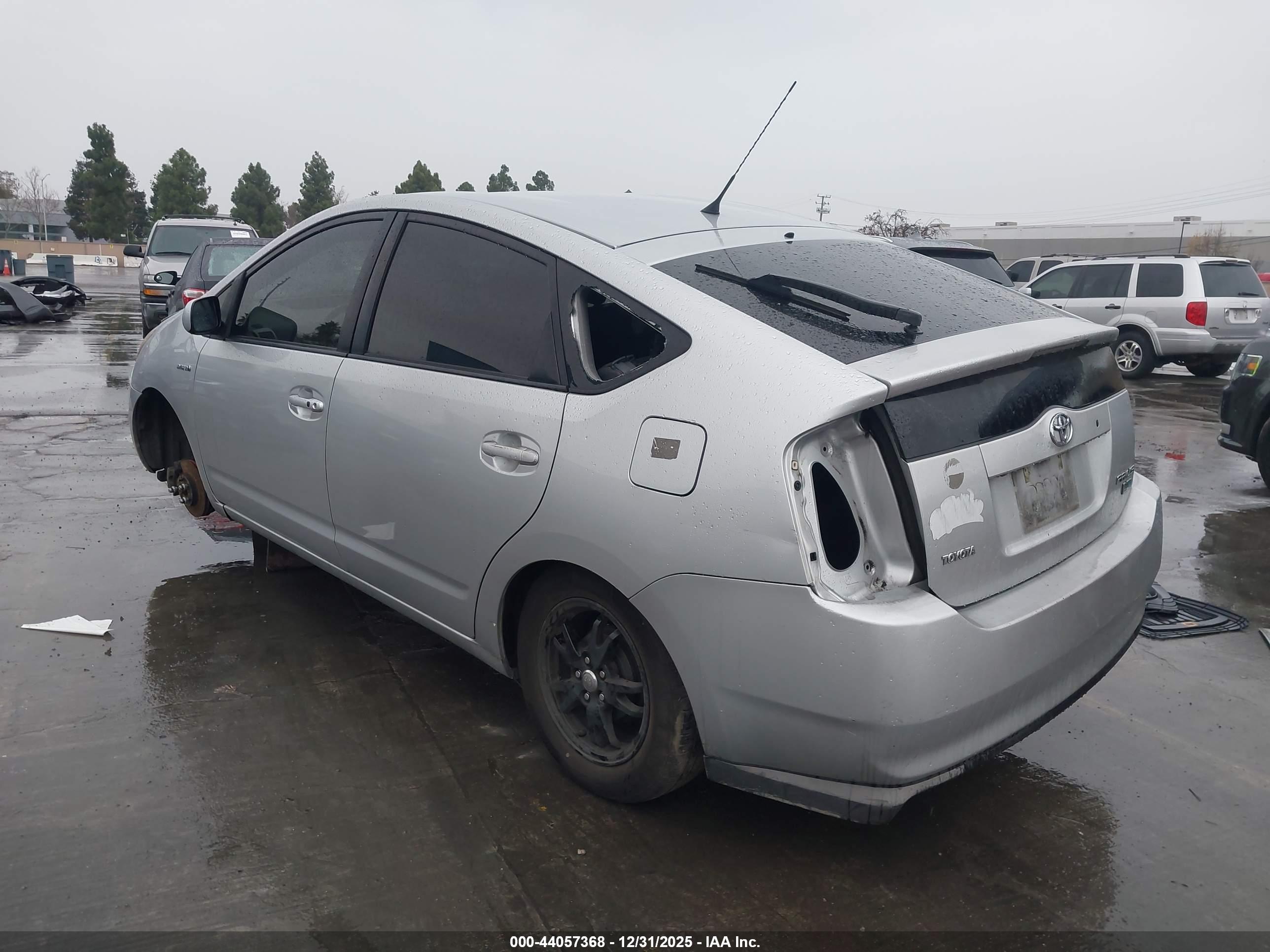 TOYOTA PRIUS image 3
