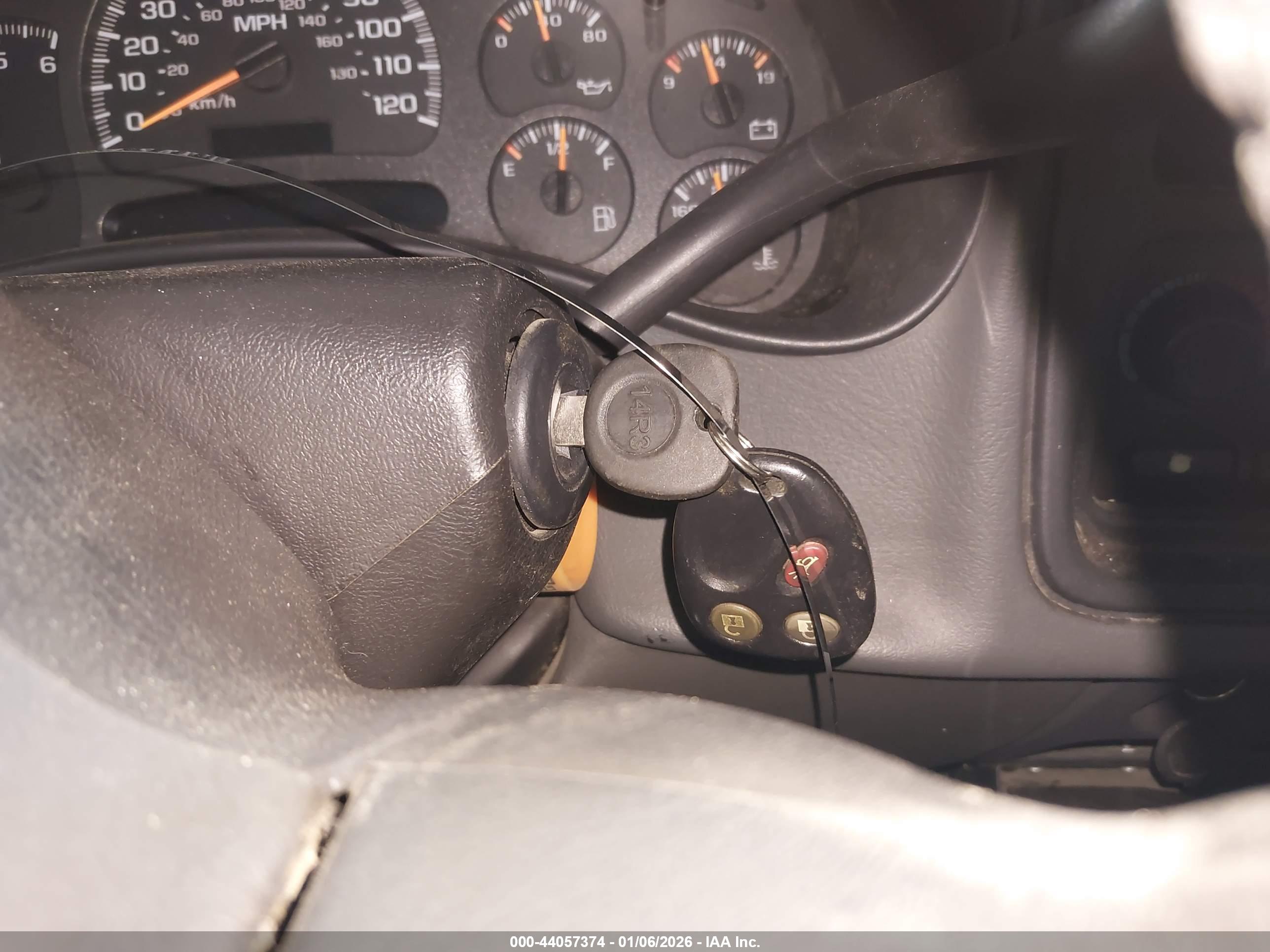 CHEVROLET SILVERADO image 11