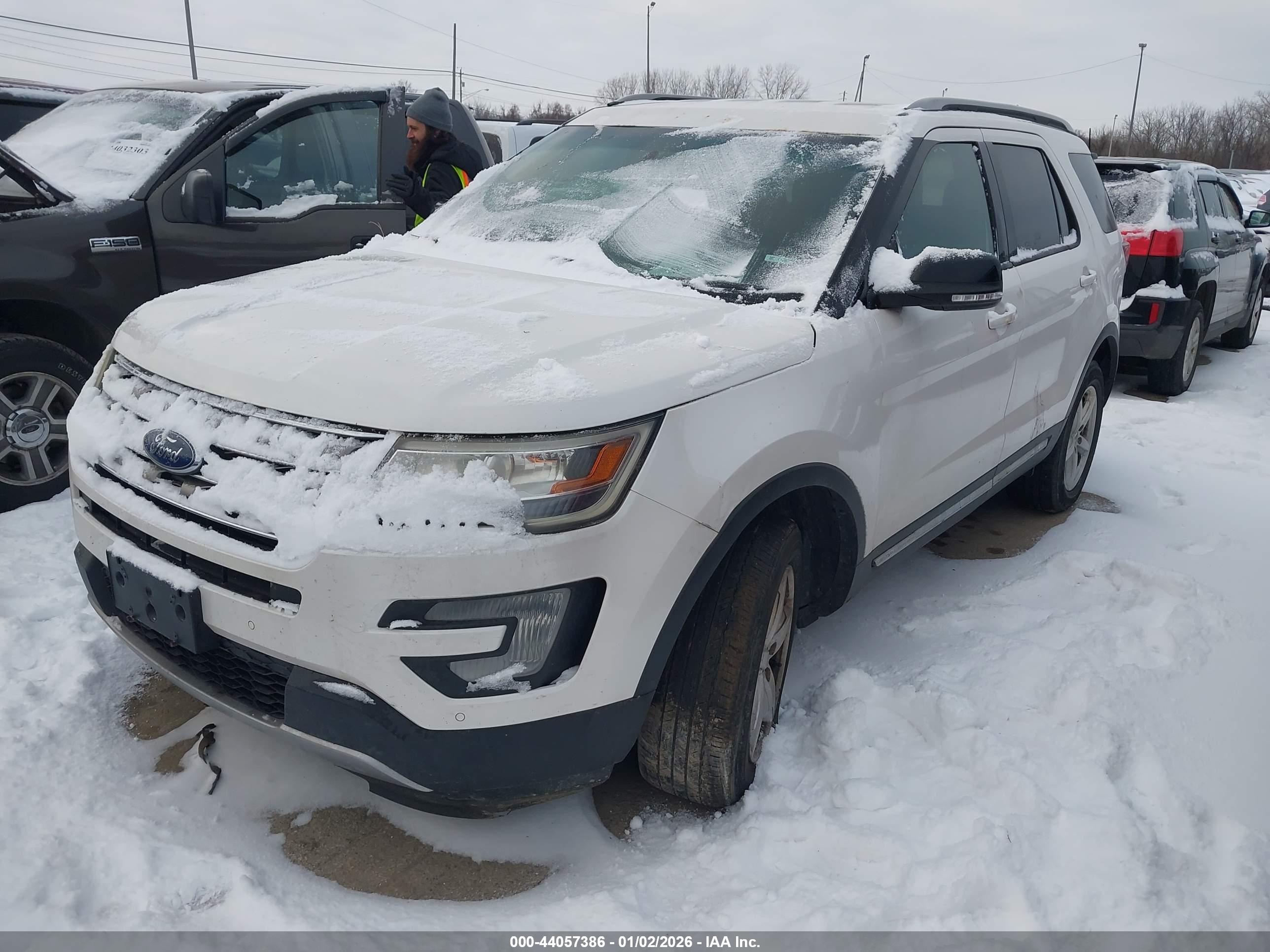 FORD EXPLORER image 2
