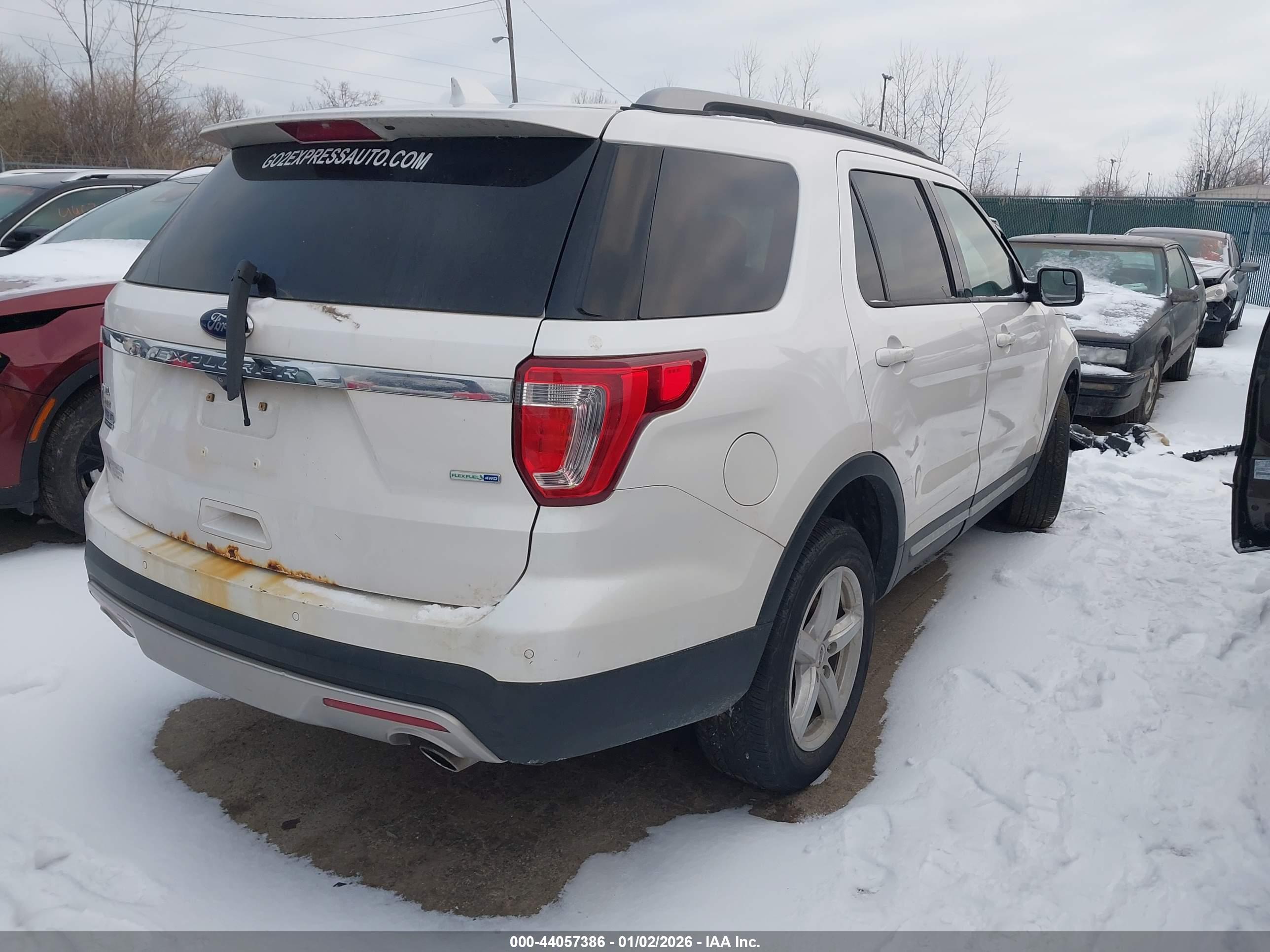 FORD EXPLORER image 4