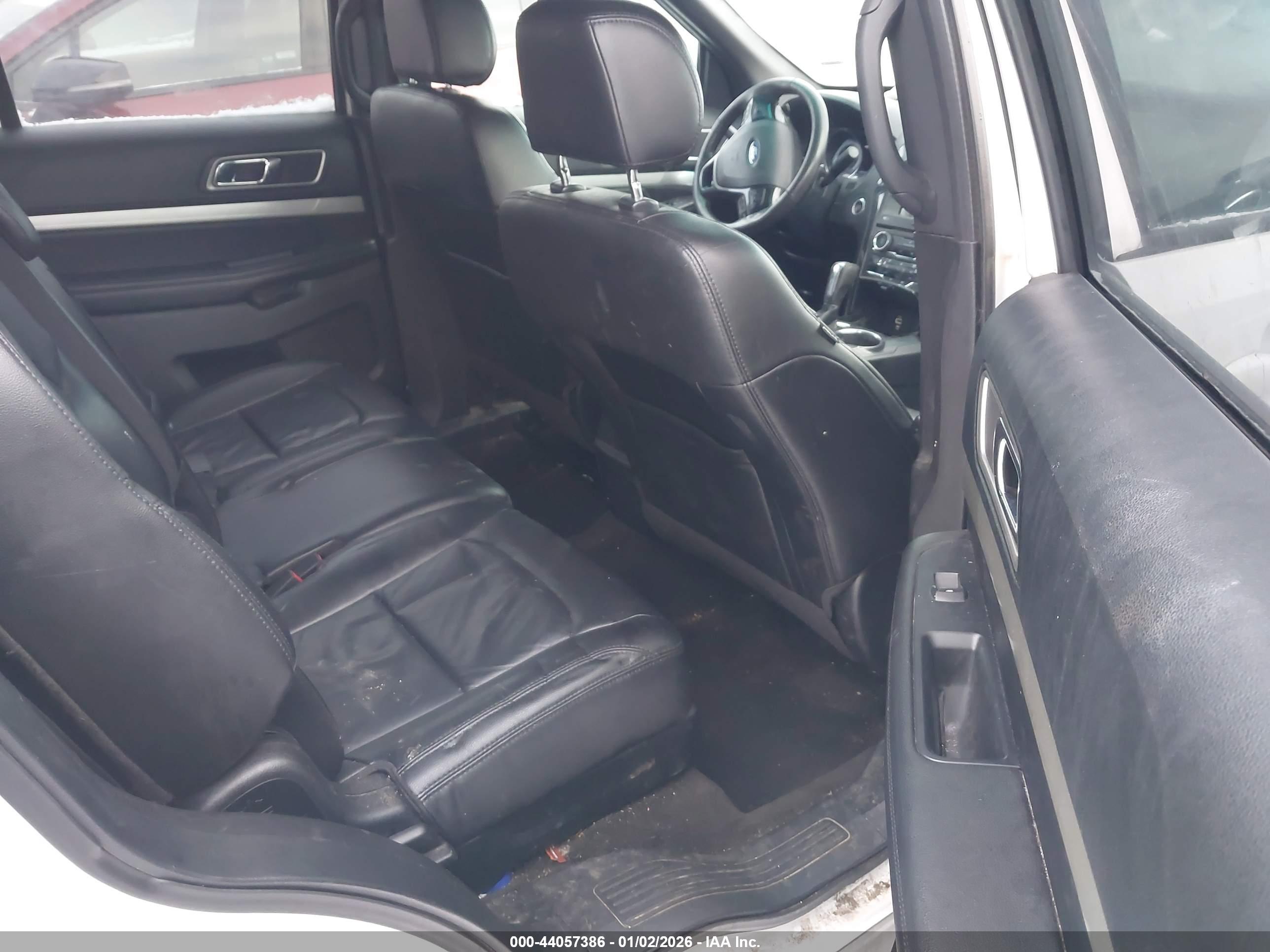 FORD EXPLORER image 8