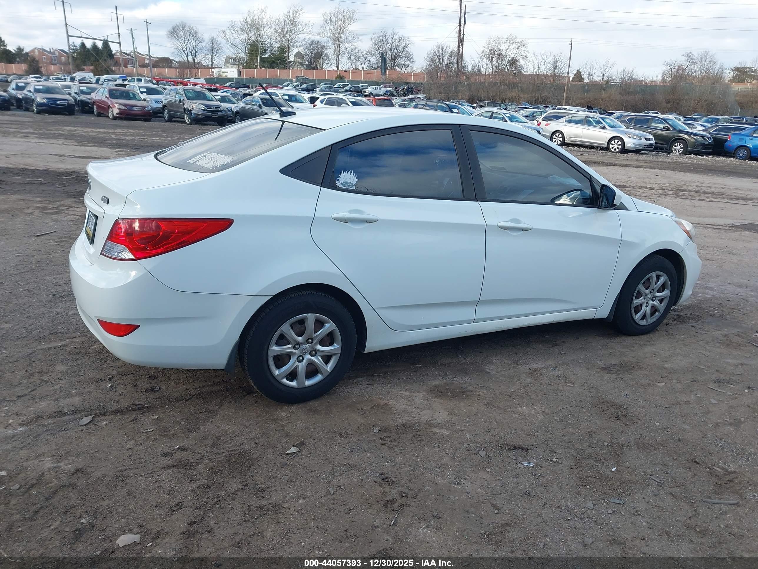 HYUNDAI ACCENT image 4