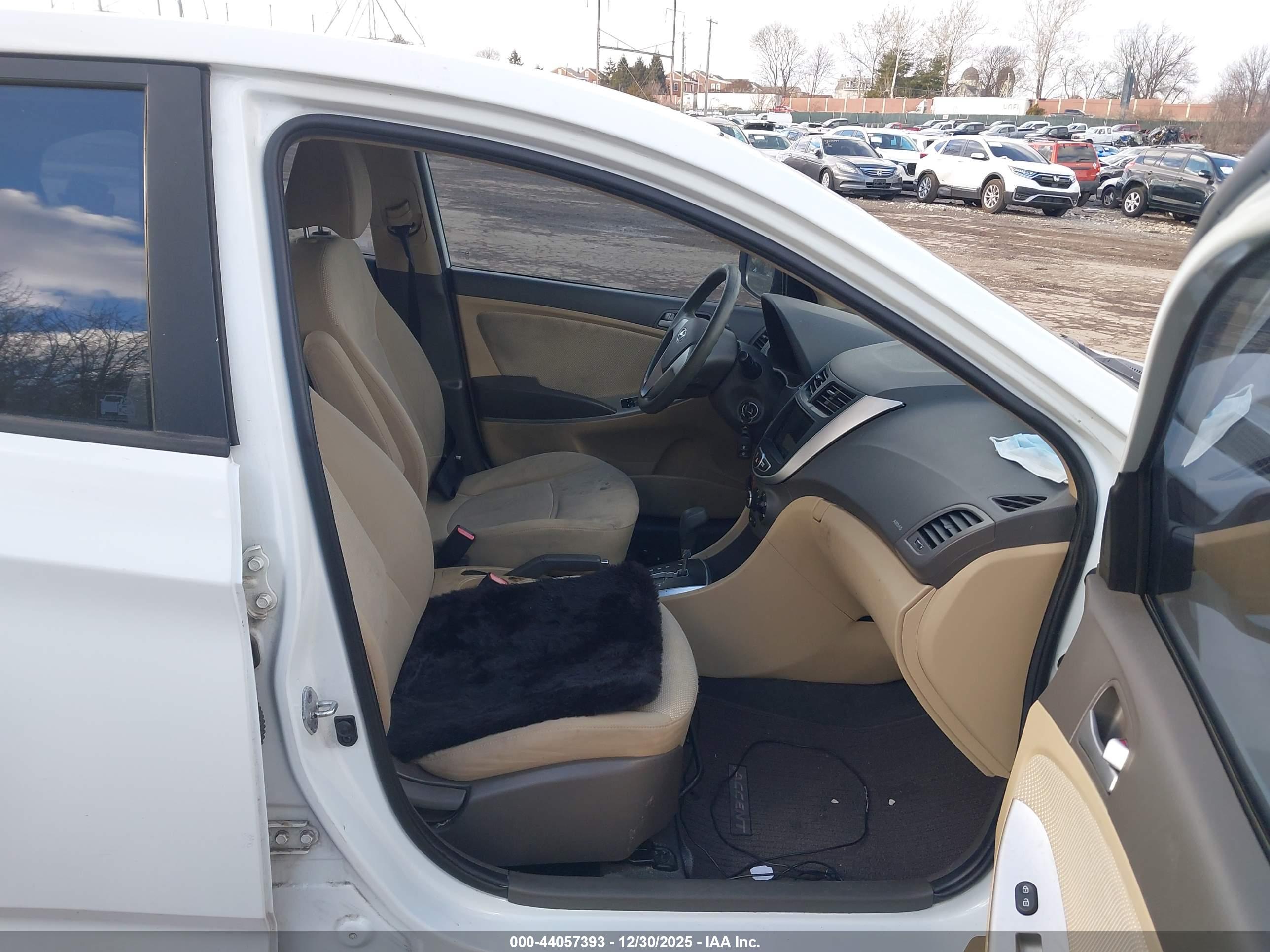 HYUNDAI ACCENT image 5
