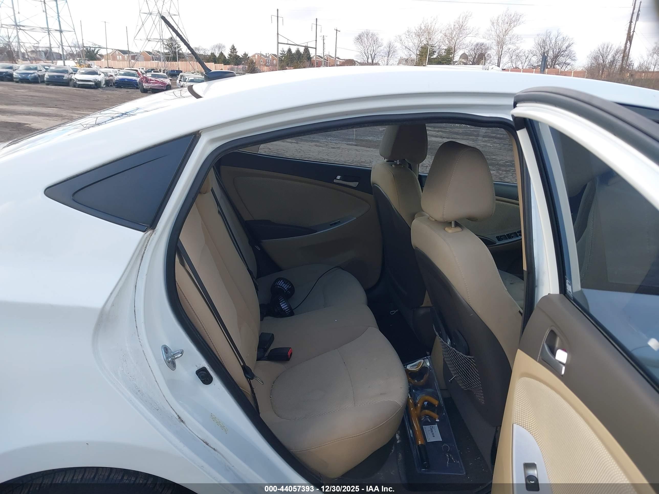HYUNDAI ACCENT image 8