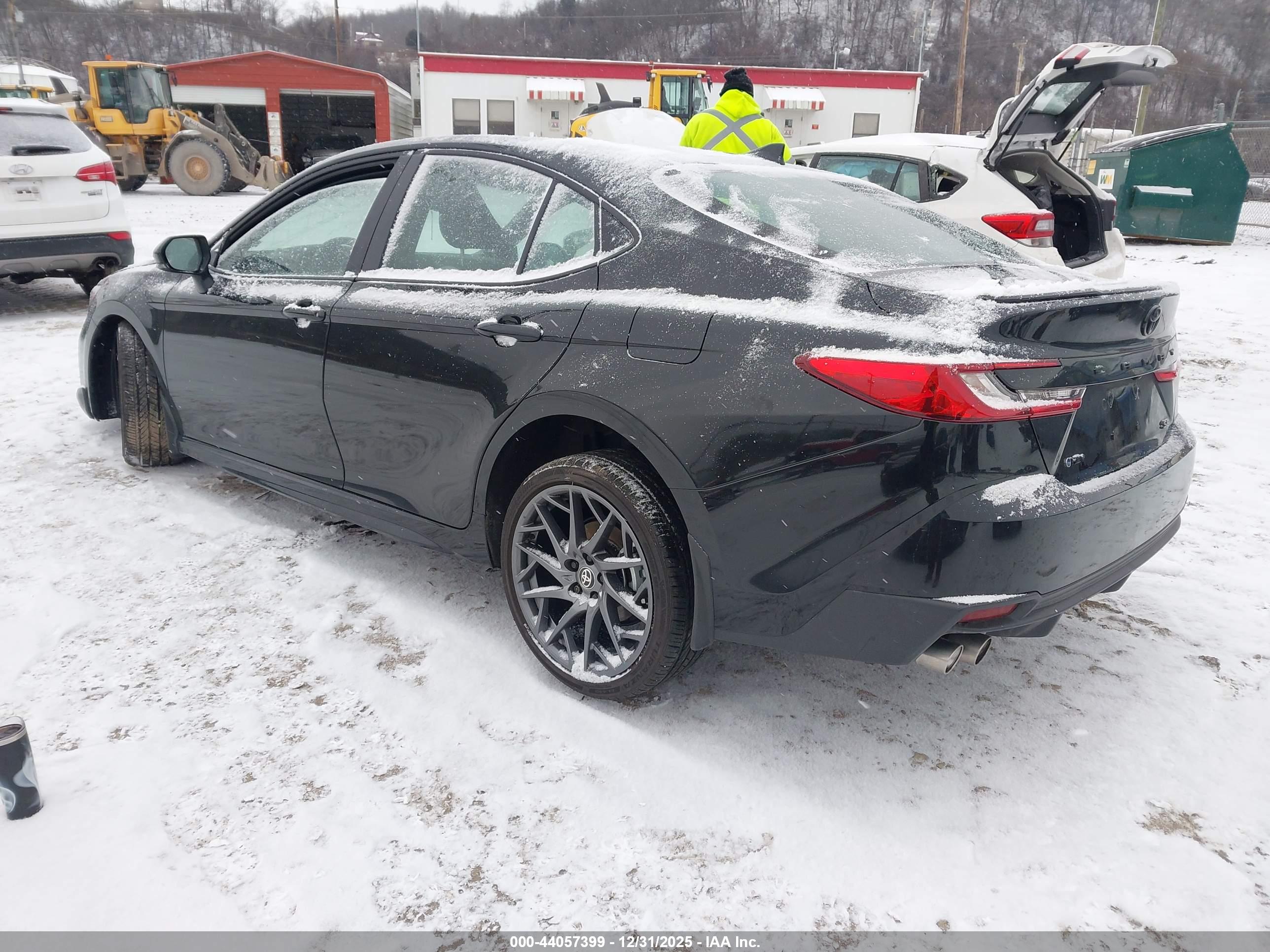 TOYOTA CAMRY image 3