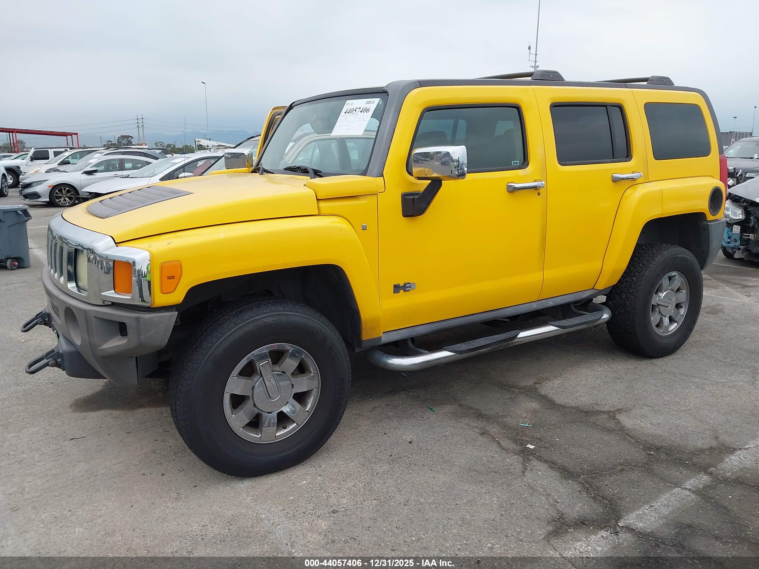 HUMMER H3 image 2
