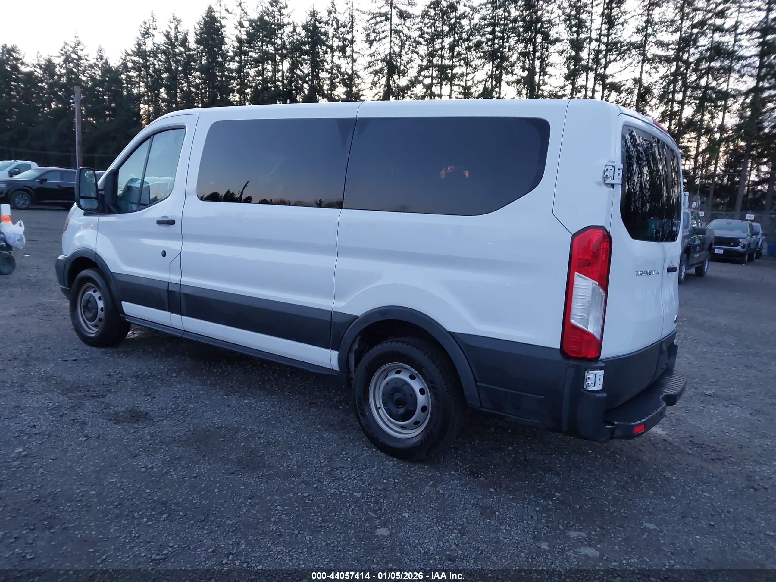 FORD TRANSIT-150 image 3