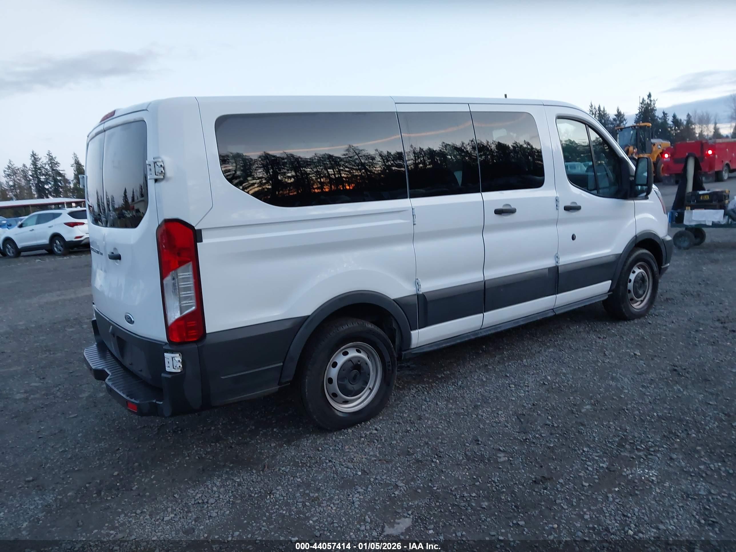 FORD TRANSIT-150 image 4