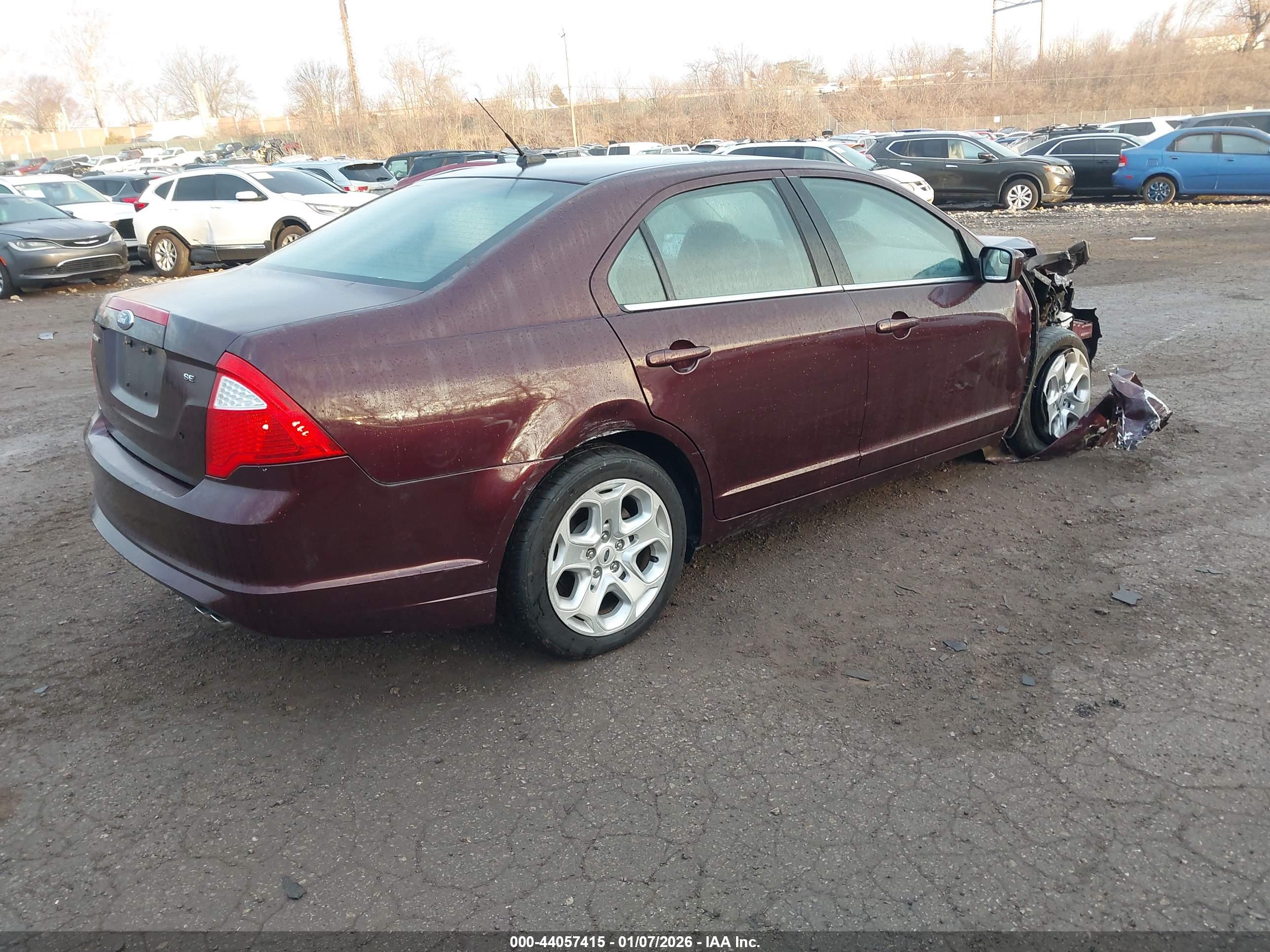 FORD FUSION image 4