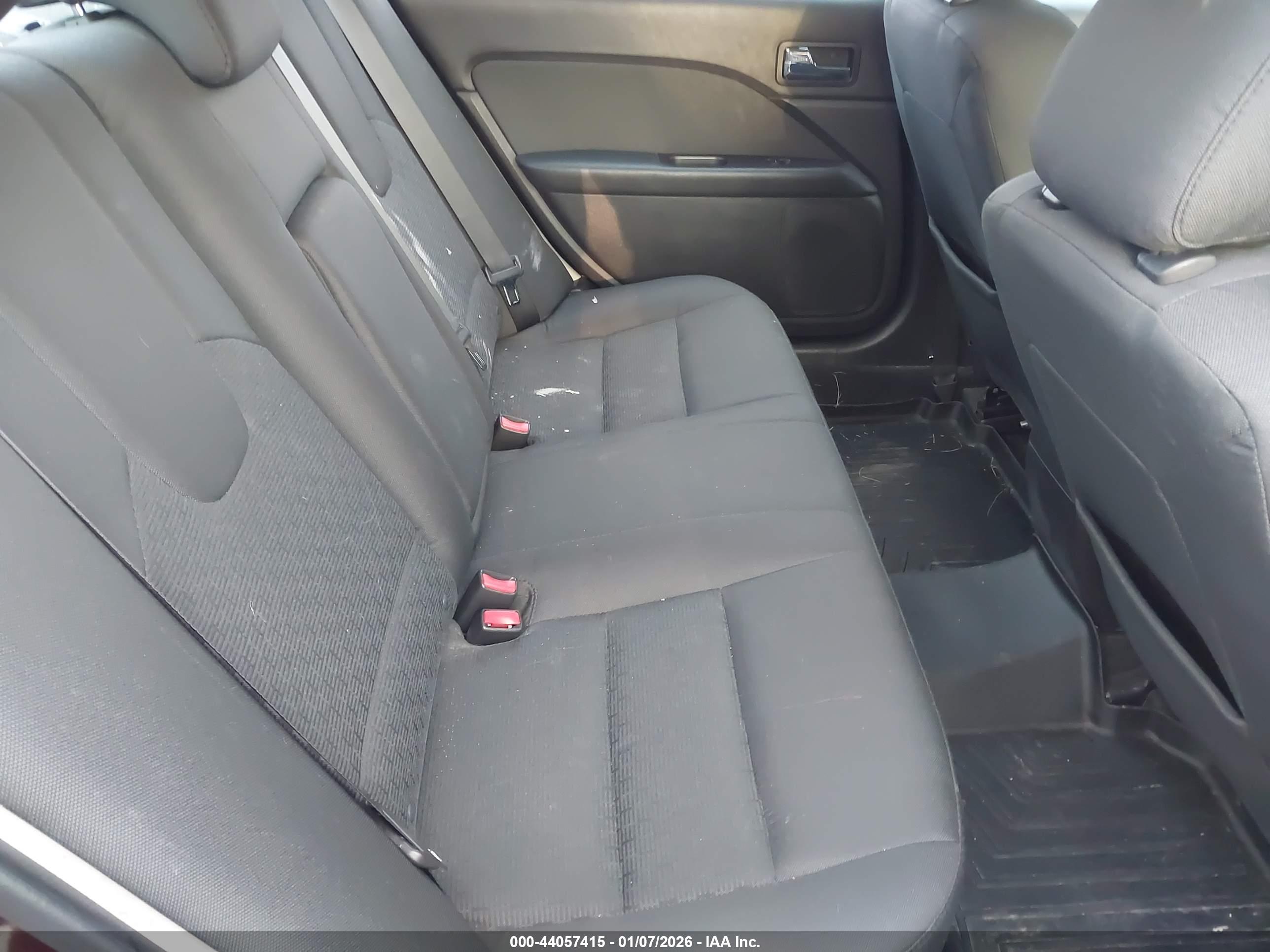 FORD FUSION image 8