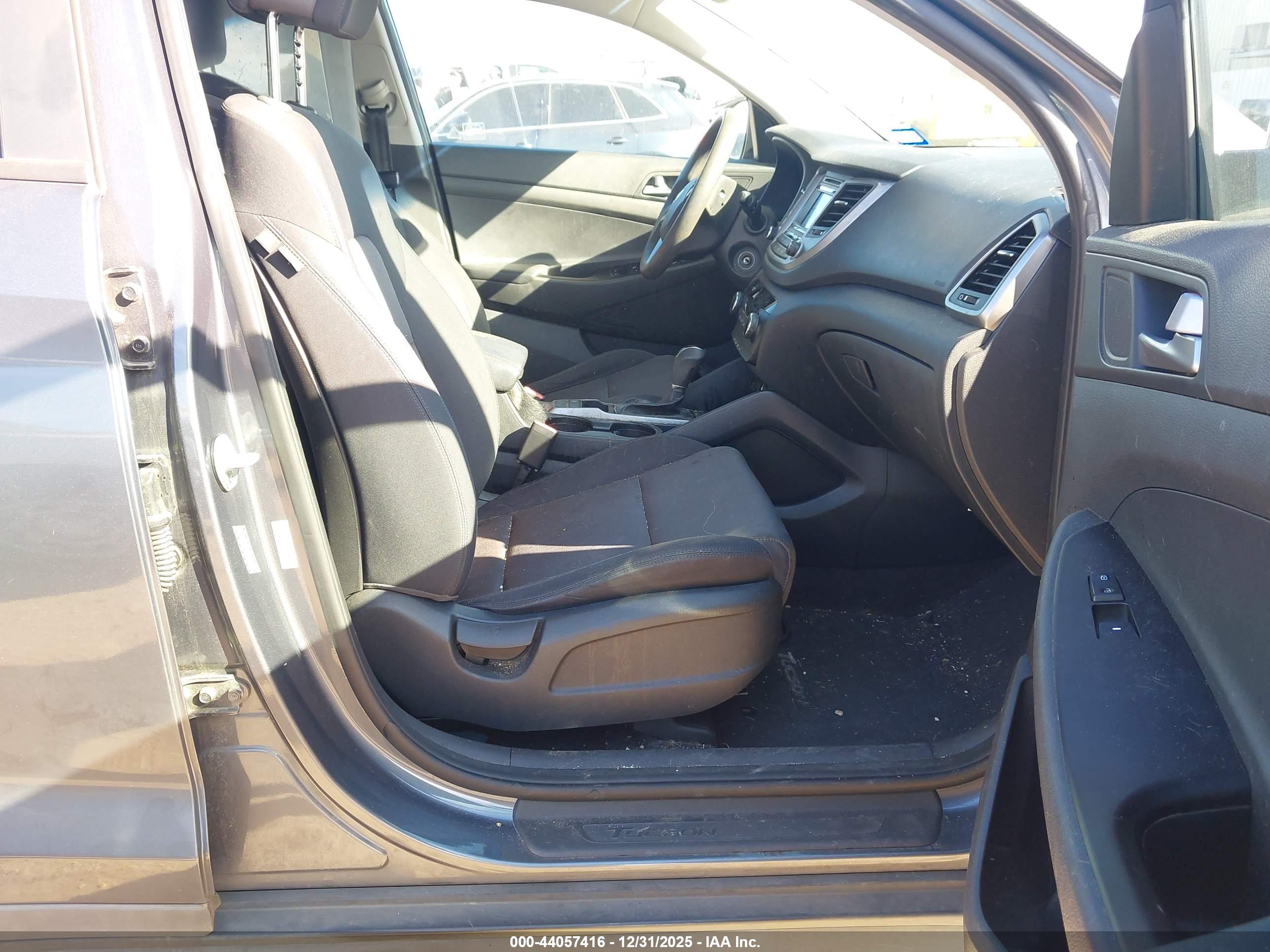 HYUNDAI TUCSON image 5