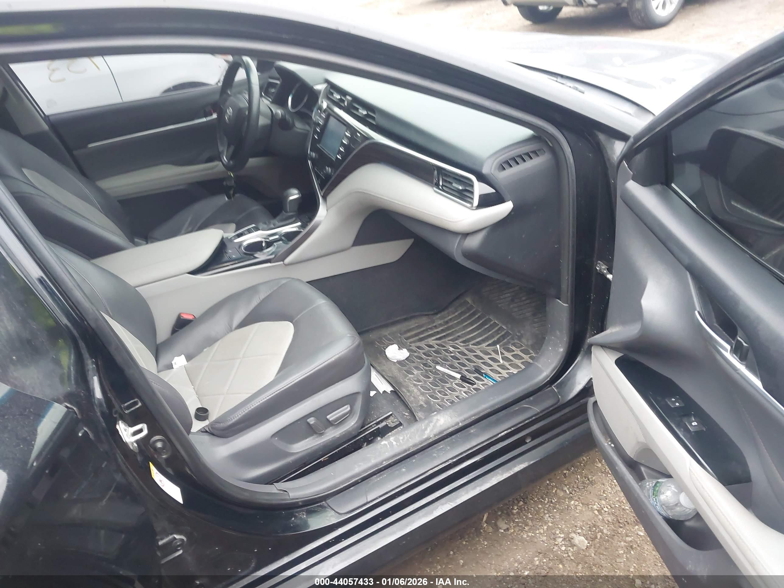 TOYOTA CAMRY image 5