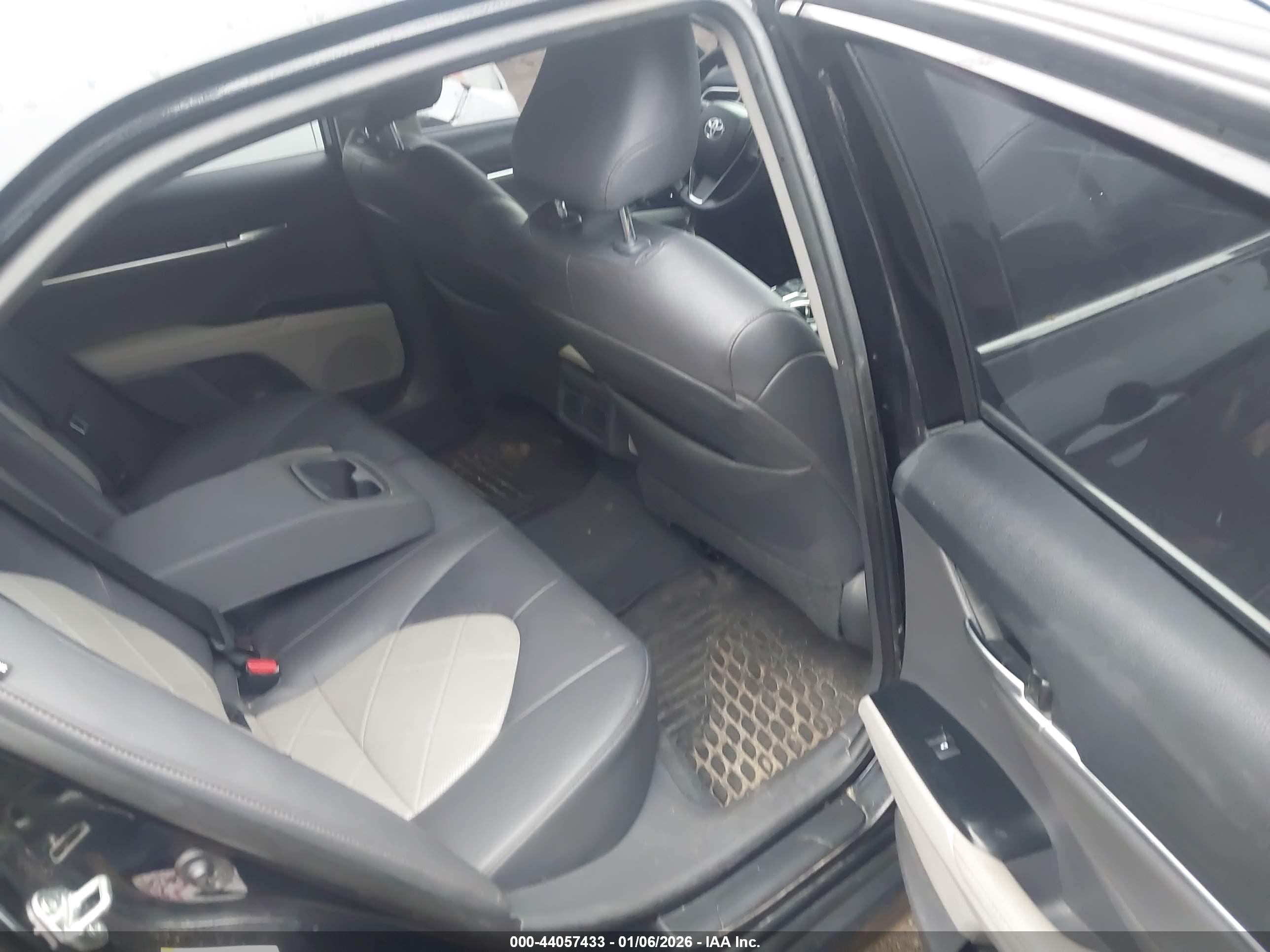 TOYOTA CAMRY image 8