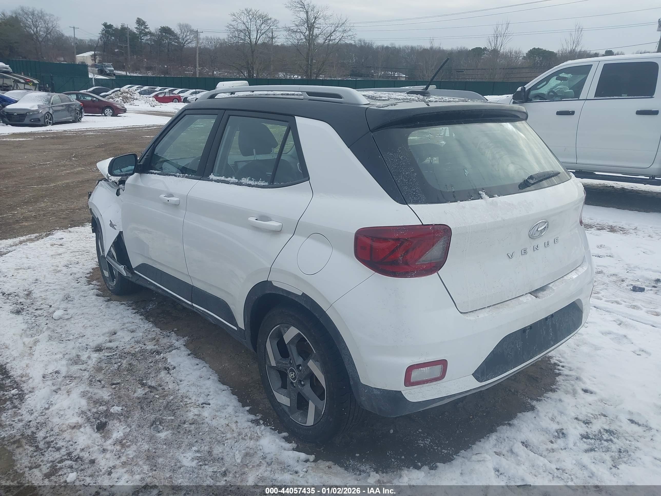 HYUNDAI VENUE image 3