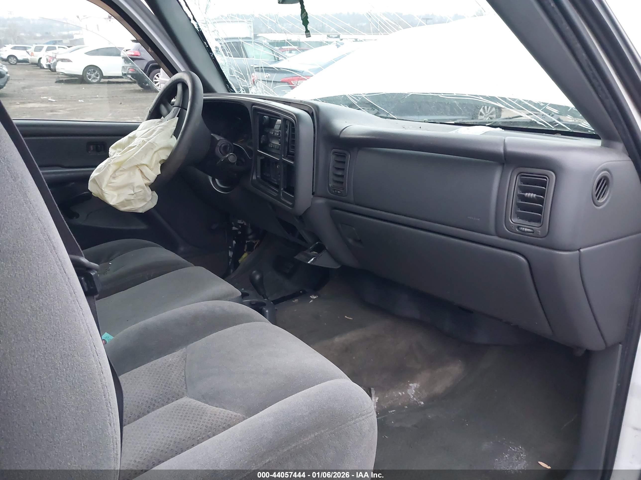 CHEVROLET SILVERADO image 5