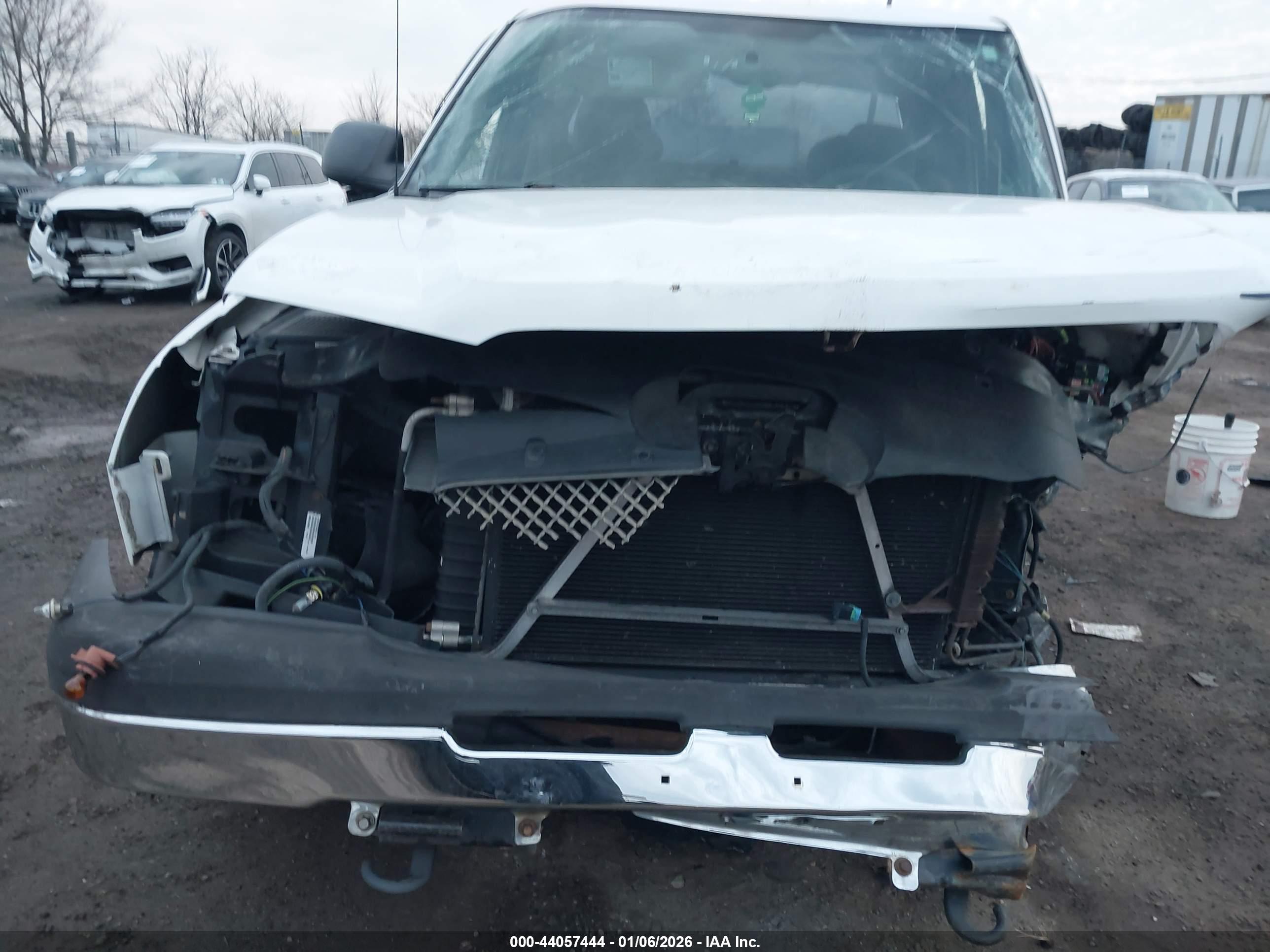 CHEVROLET SILVERADO image 6