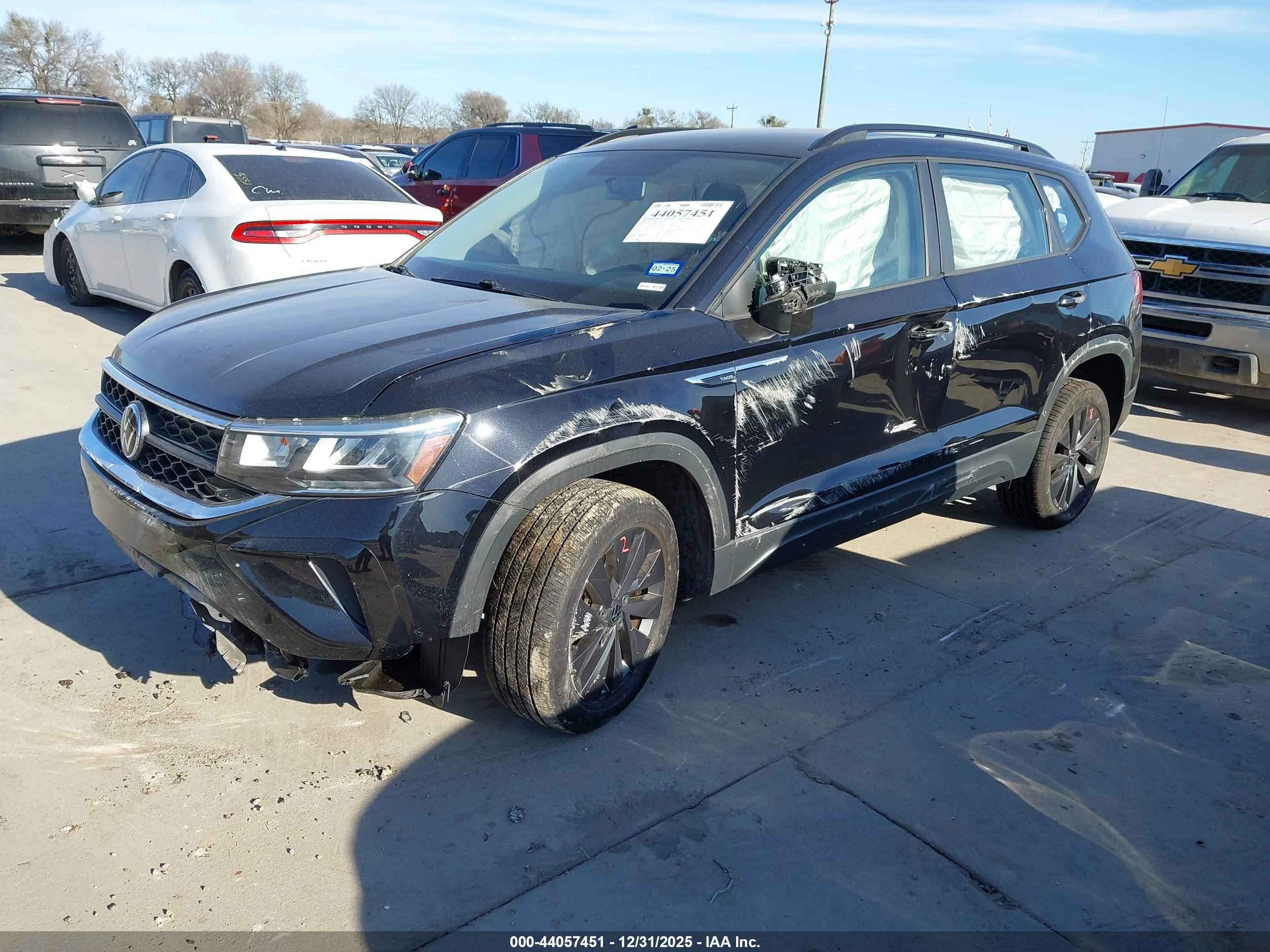 VOLKSWAGEN TAOS image 2