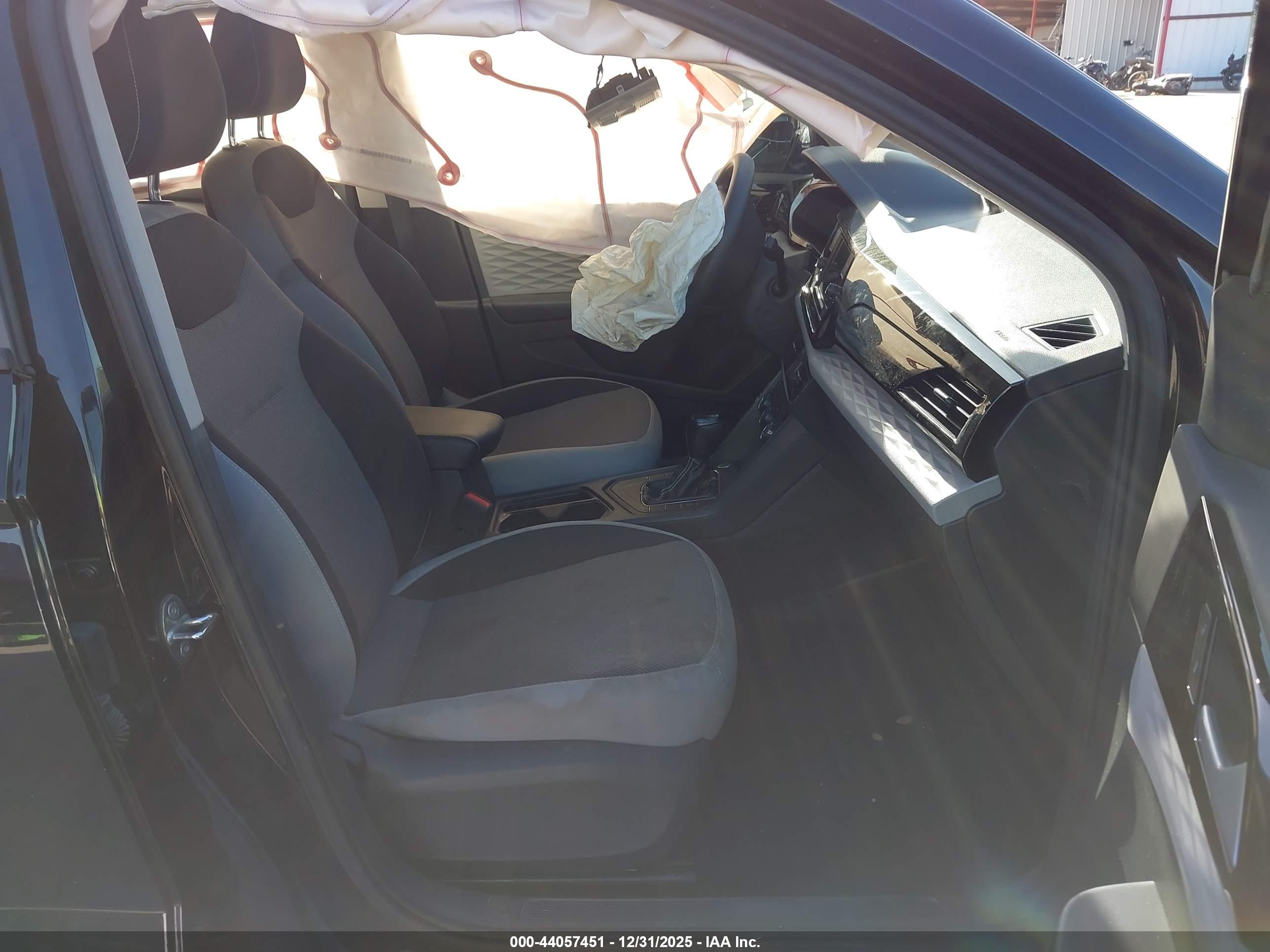 VOLKSWAGEN TAOS image 5