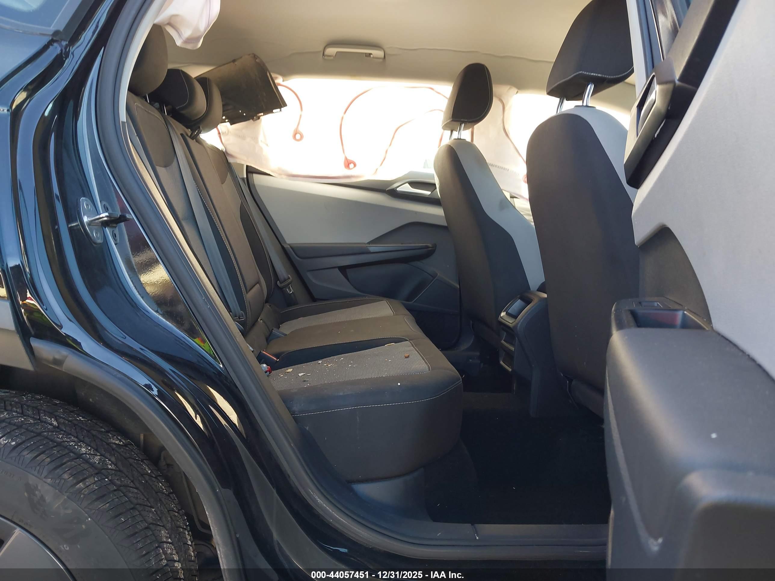 VOLKSWAGEN TAOS image 8